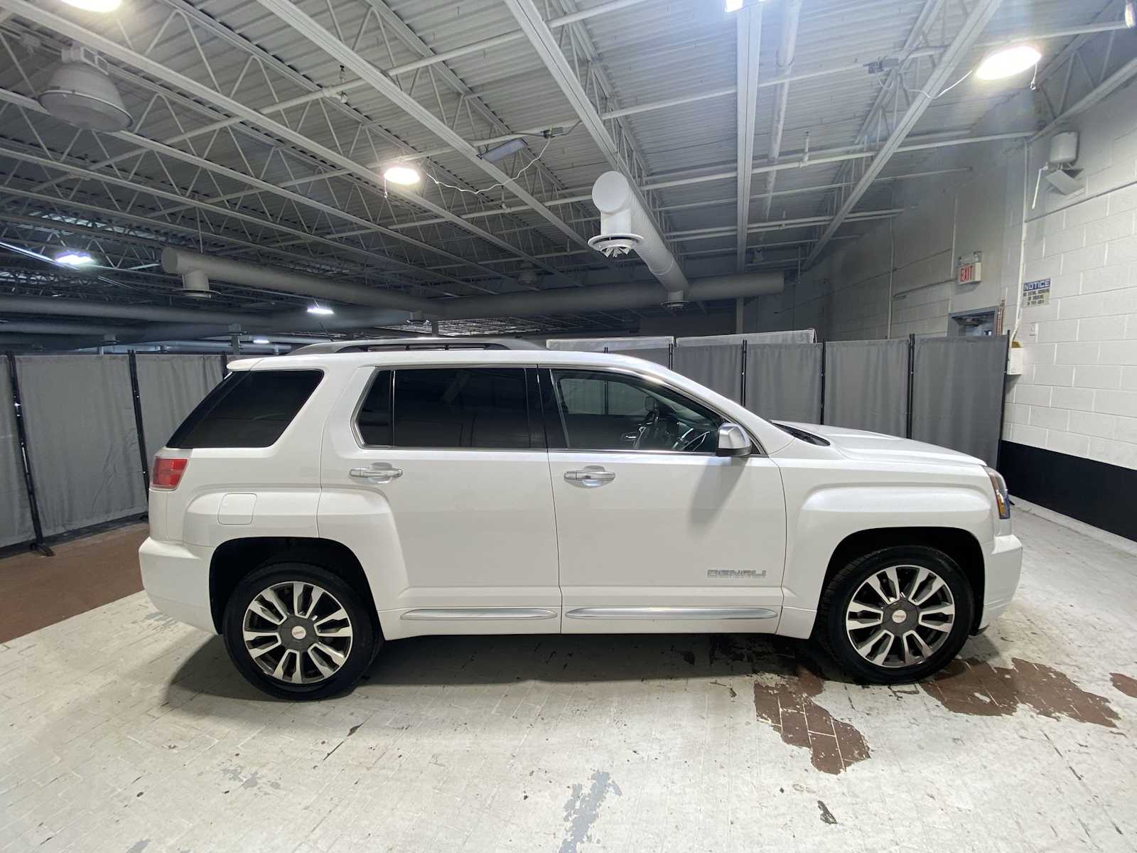 Thumbnail: 2016 GMC Terrain - 26