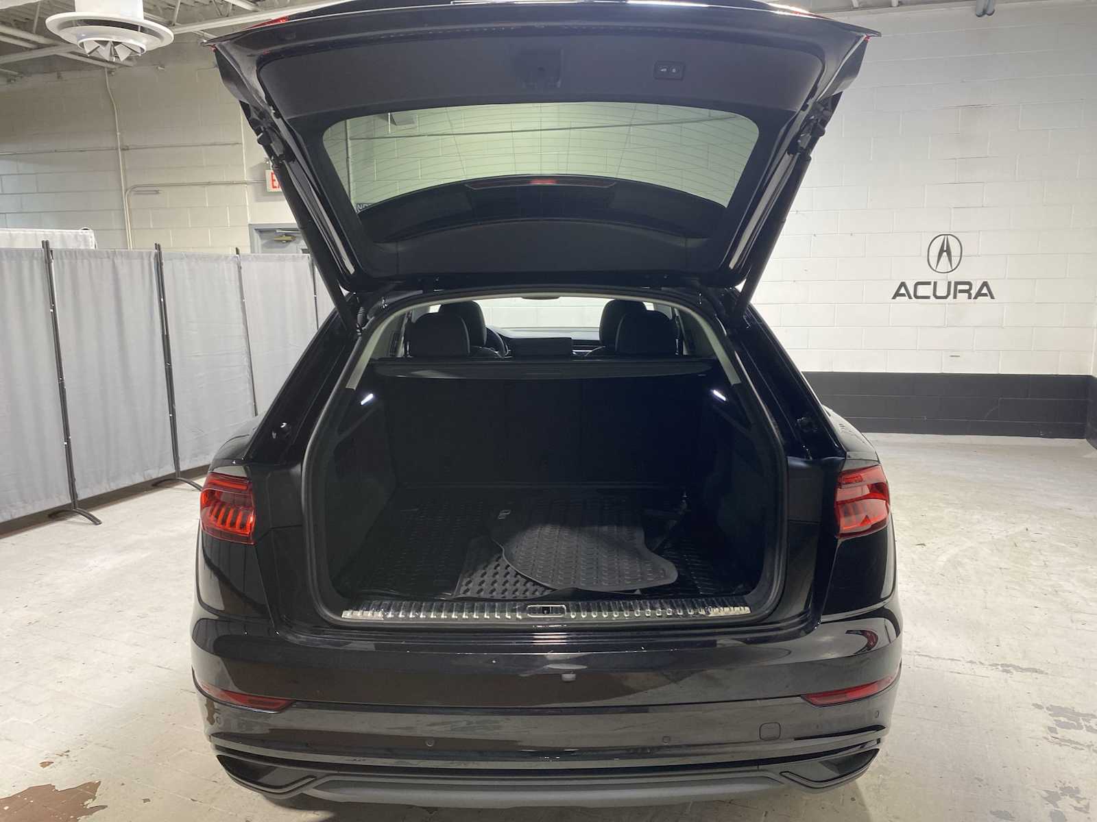 Thumbnail: 2020 Audi Q8 - 19