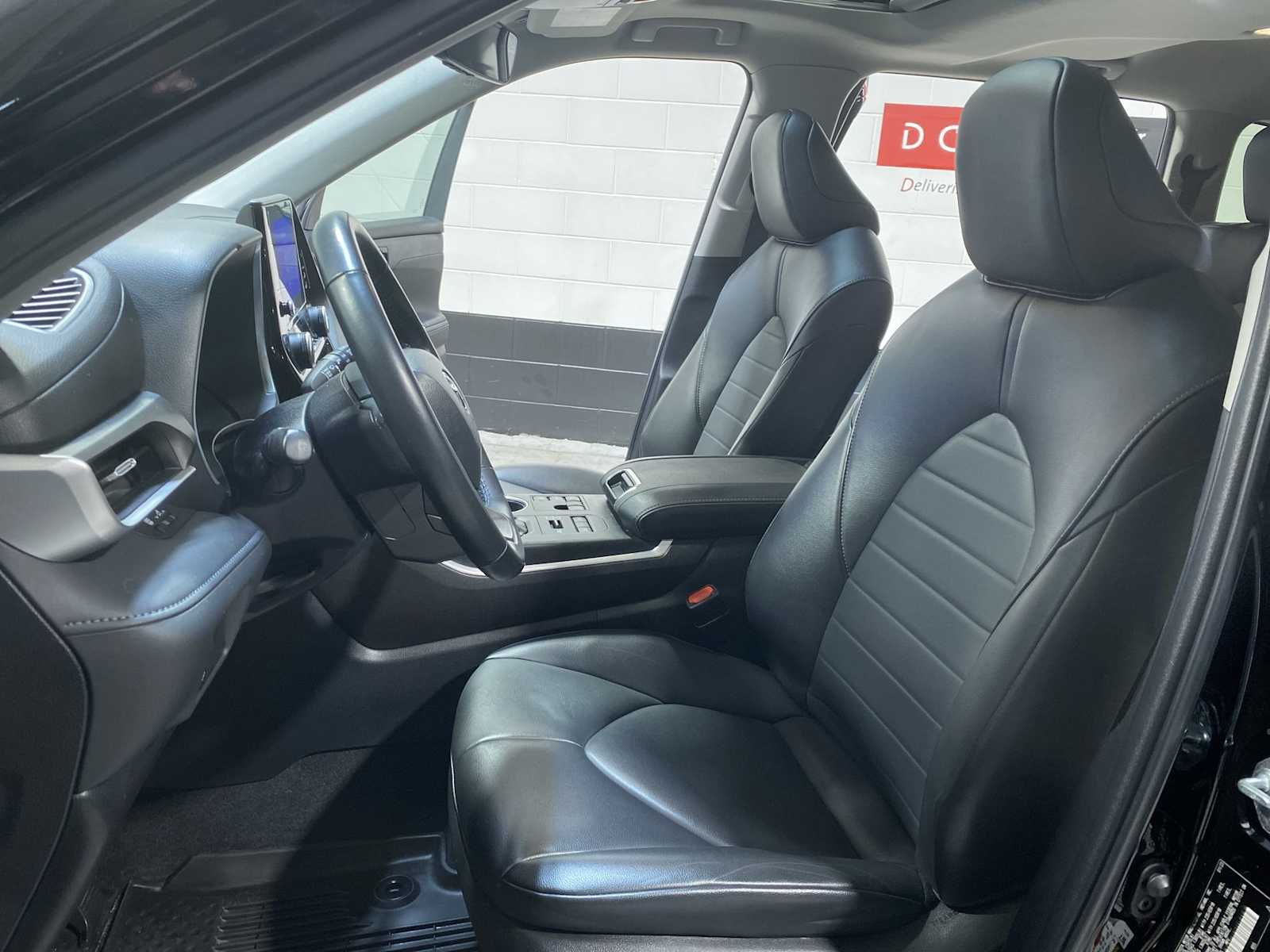 Thumbnail: 2023 Toyota Highlander - 11