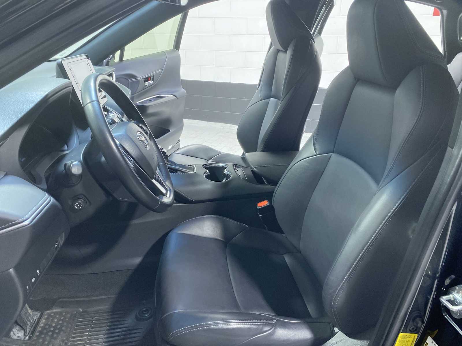 Thumbnail: 2022 Toyota Venza - 11