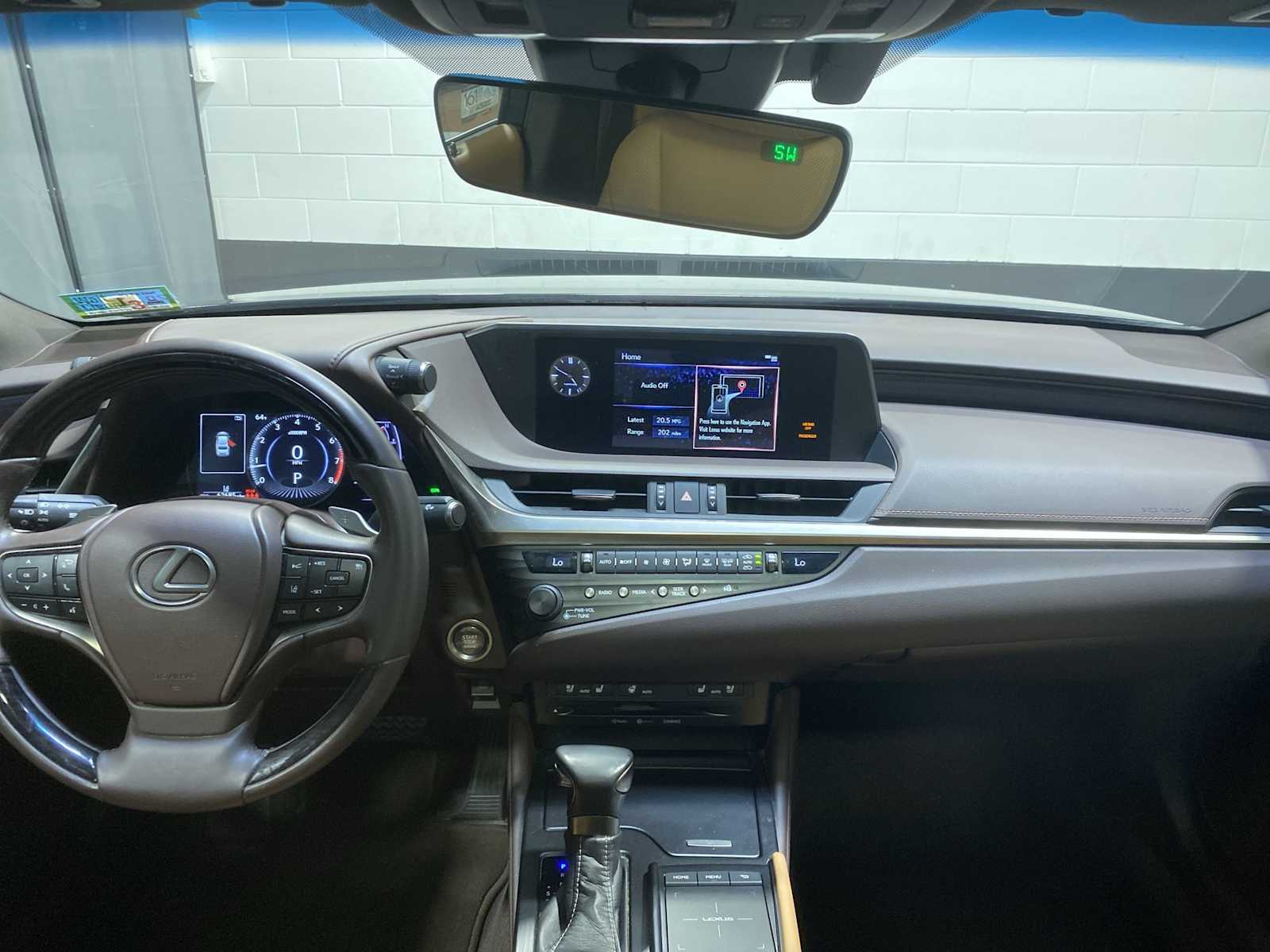 Thumbnail: 2020 Lexus ES - 10