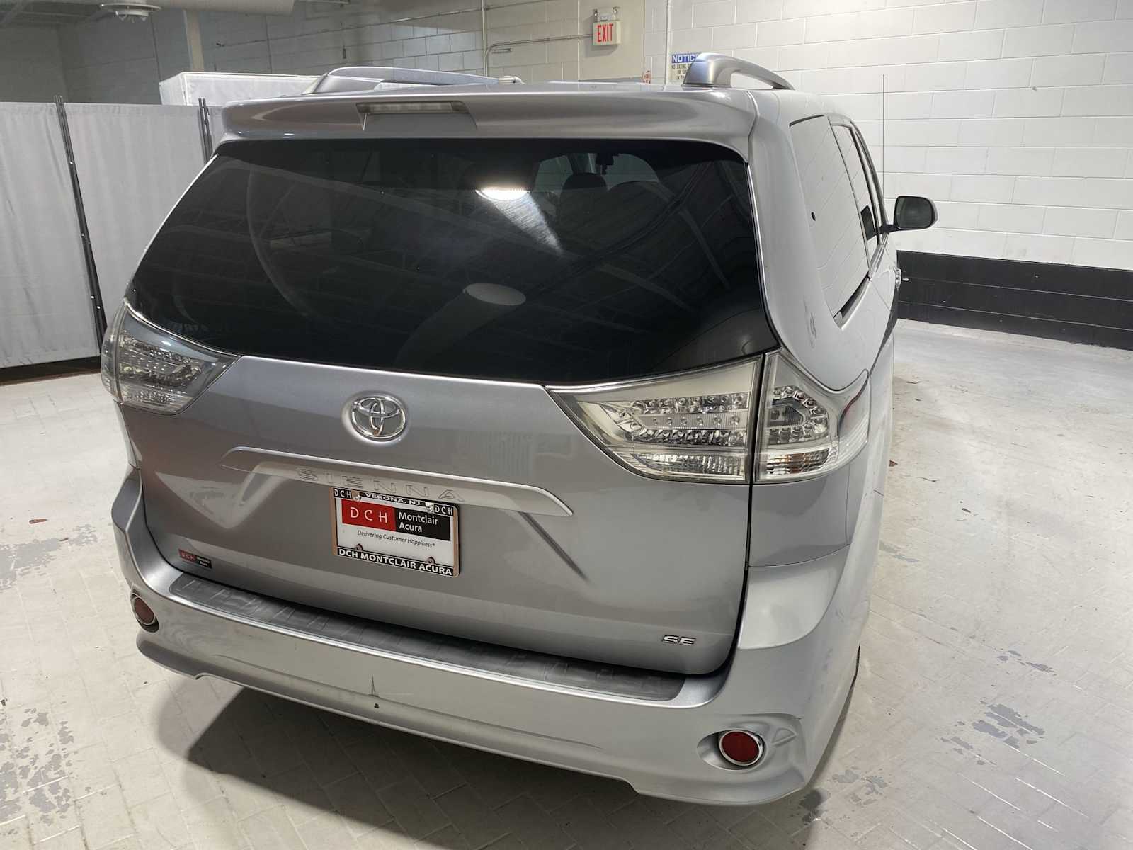 Thumbnail: 2011 Toyota Sienna - 26