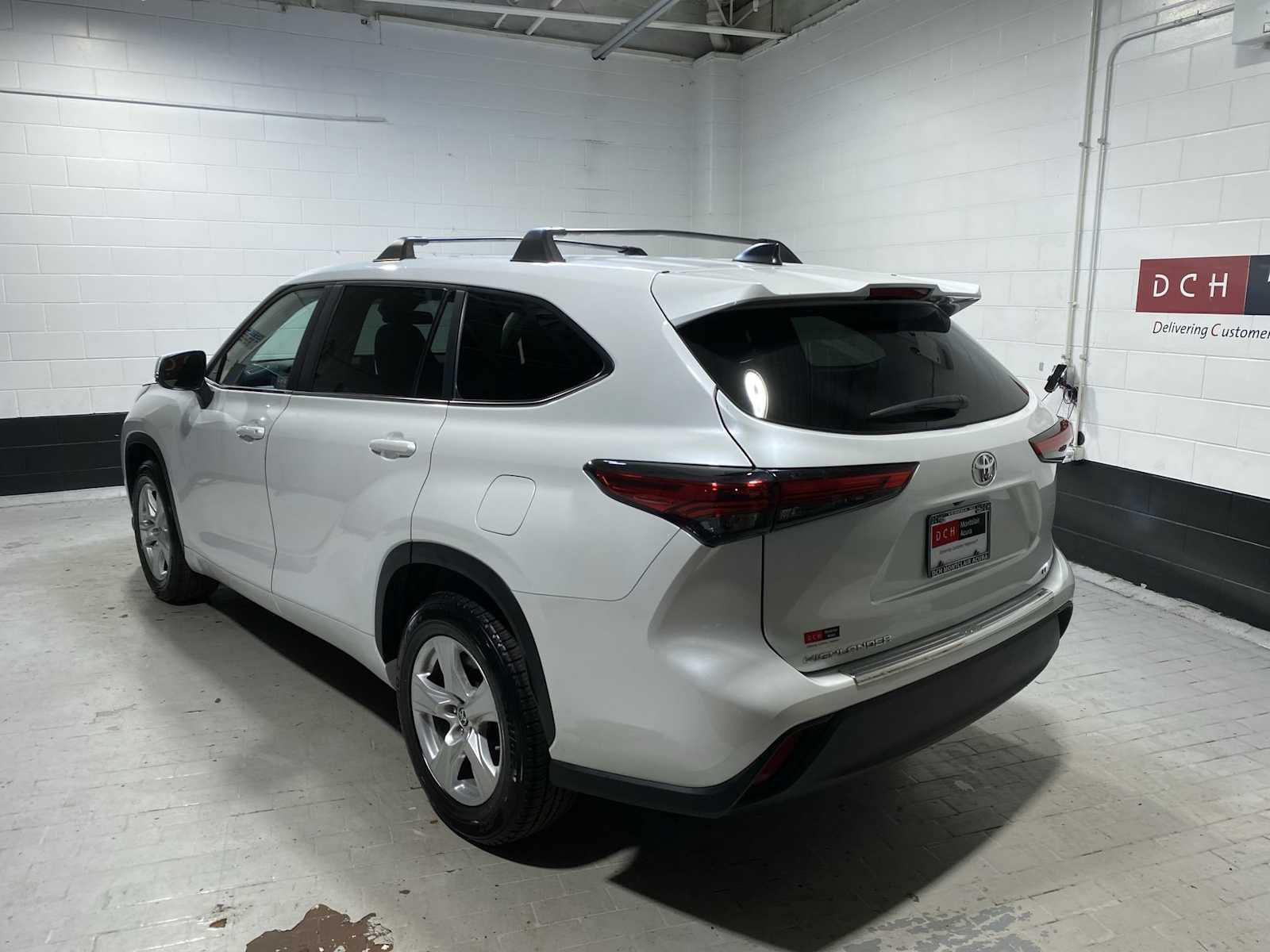 Thumbnail: 2023 Toyota Highlander - 4