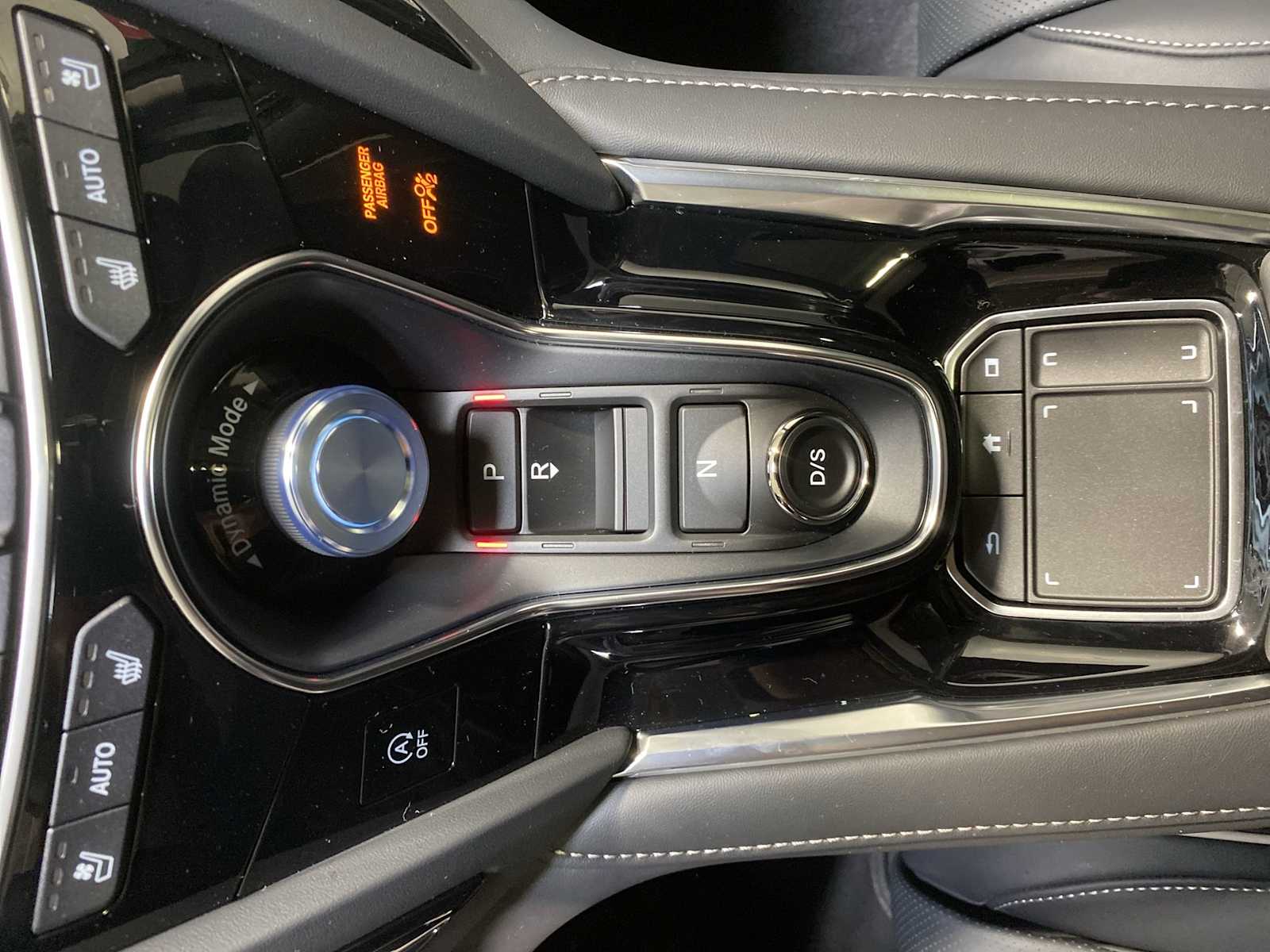 Thumbnail: 2025 Acura RDX - 17