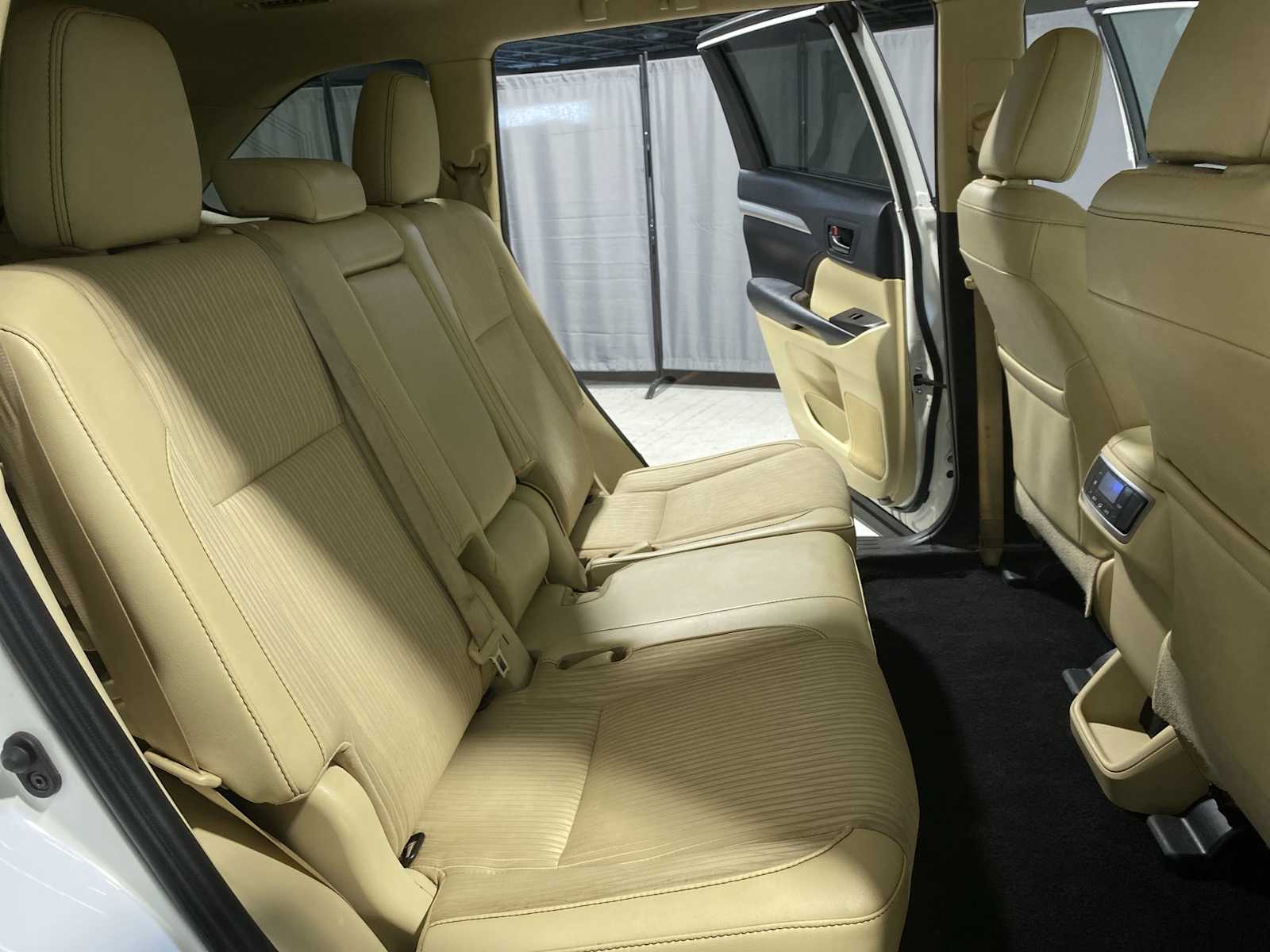 Thumbnail: 2019 Toyota Highlander - 13