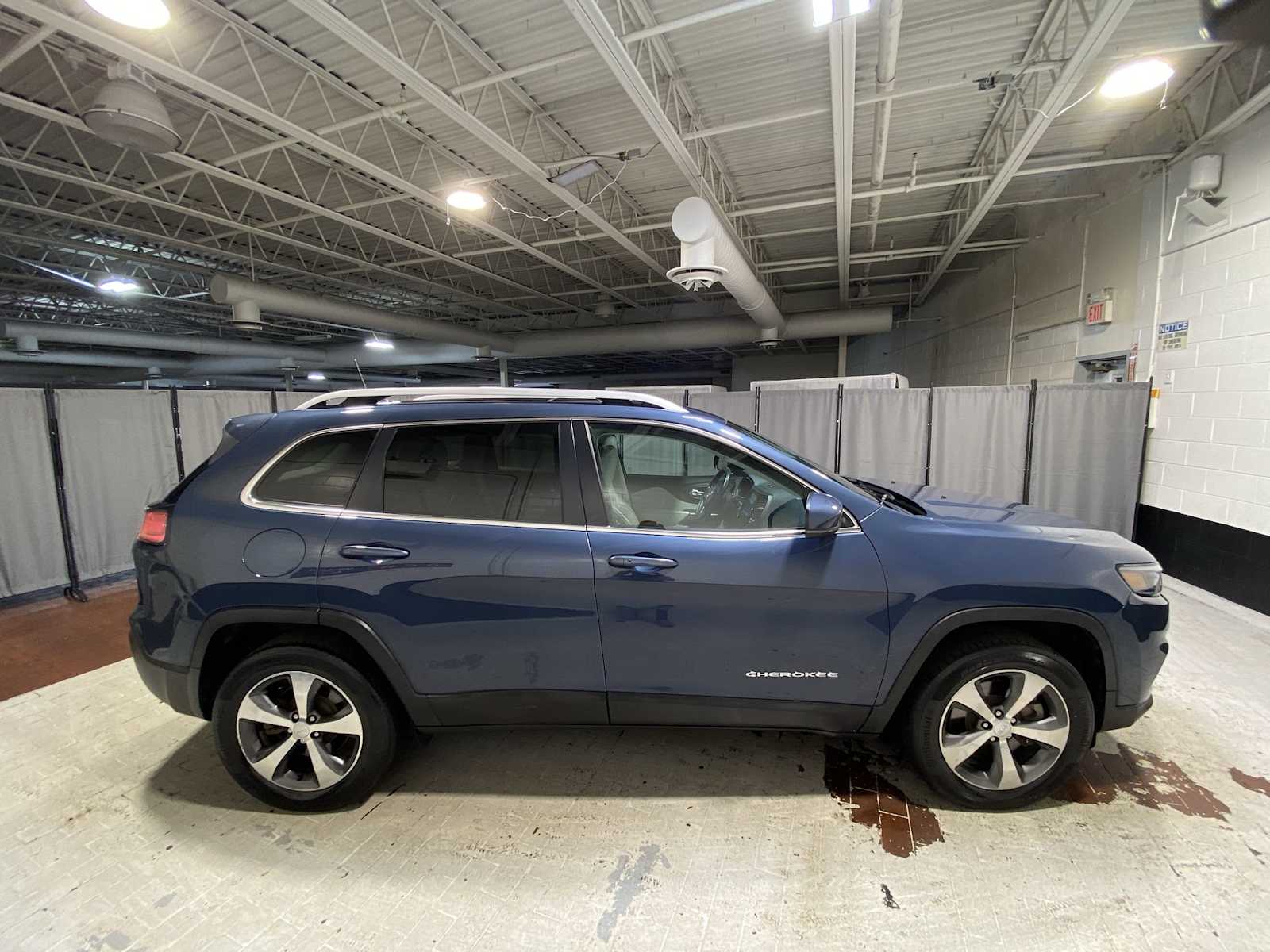 Thumbnail: 2020 Jeep Cherokee - 27