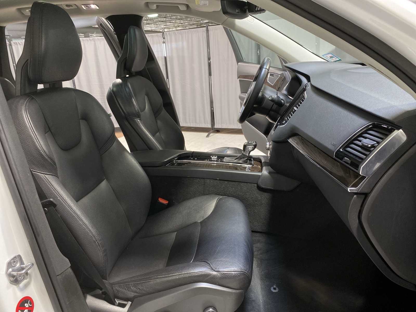 Thumbnail: 2017 Volvo XC90 - 14