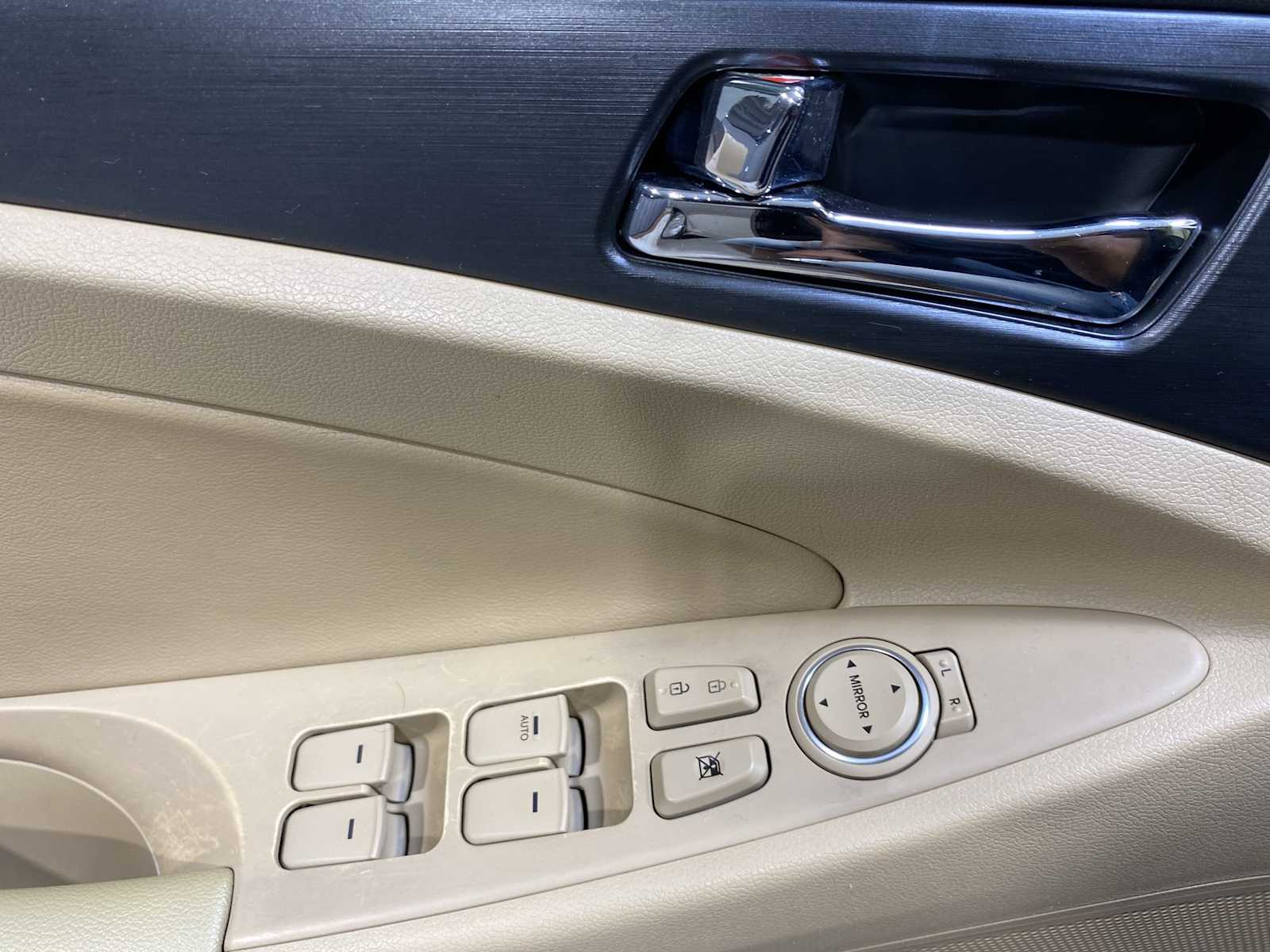 Thumbnail: 2011 Hyundai Sonata - 23