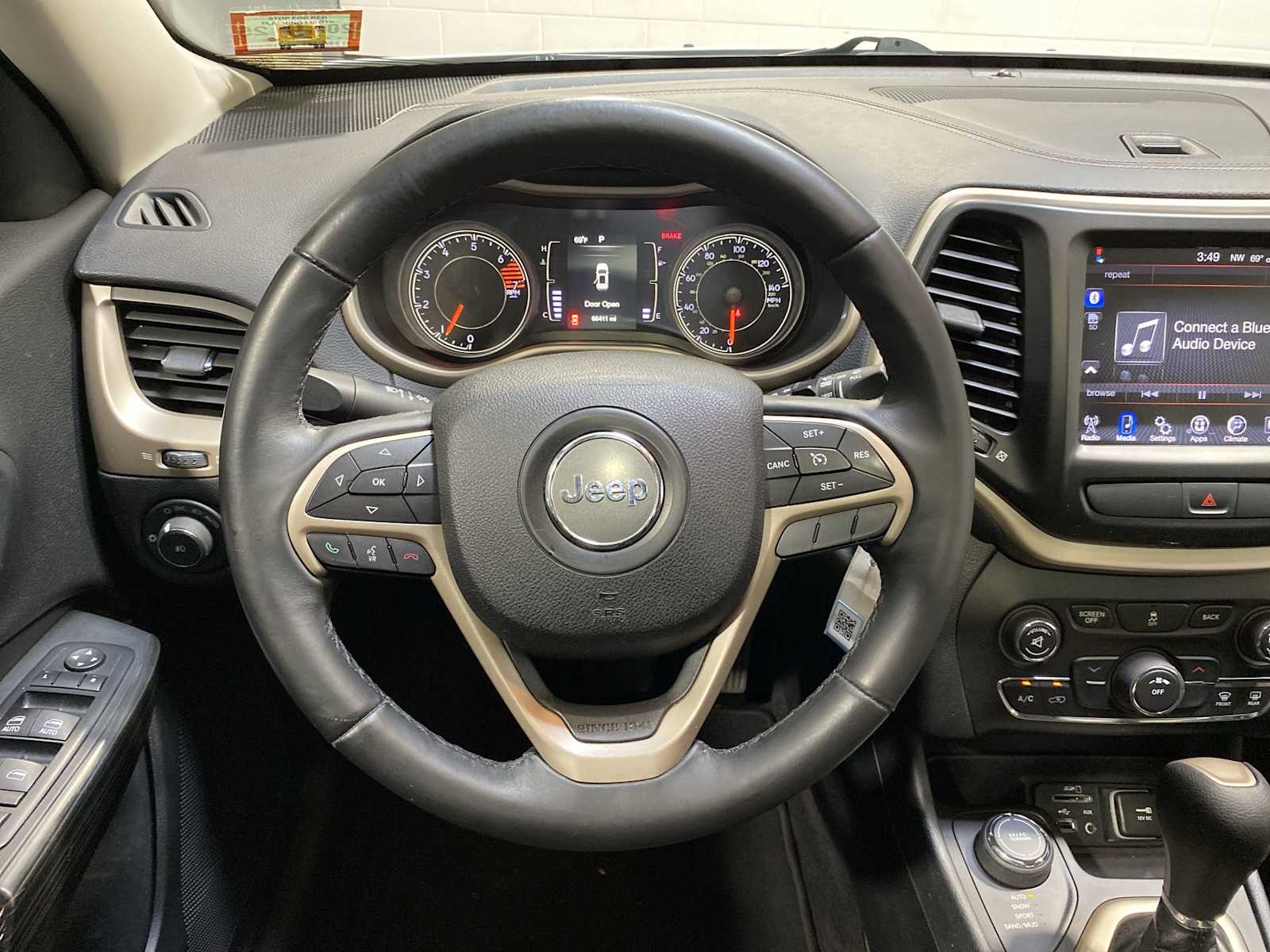 Thumbnail: 2016 Jeep Cherokee - 15