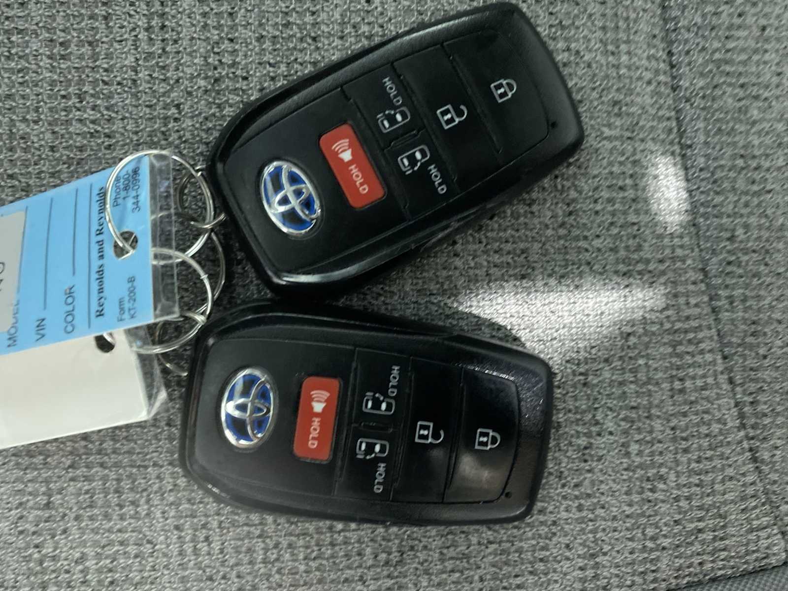 Thumbnail: 2021 Toyota Sienna - 20