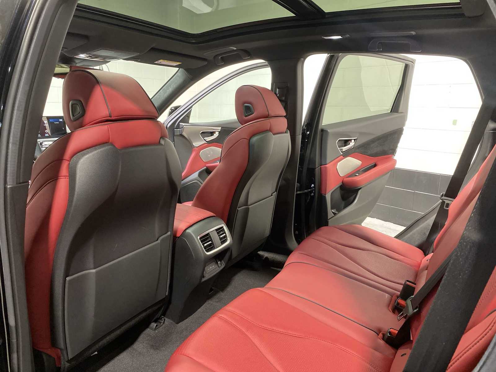 Thumbnail: 2025 Acura RDX - 12