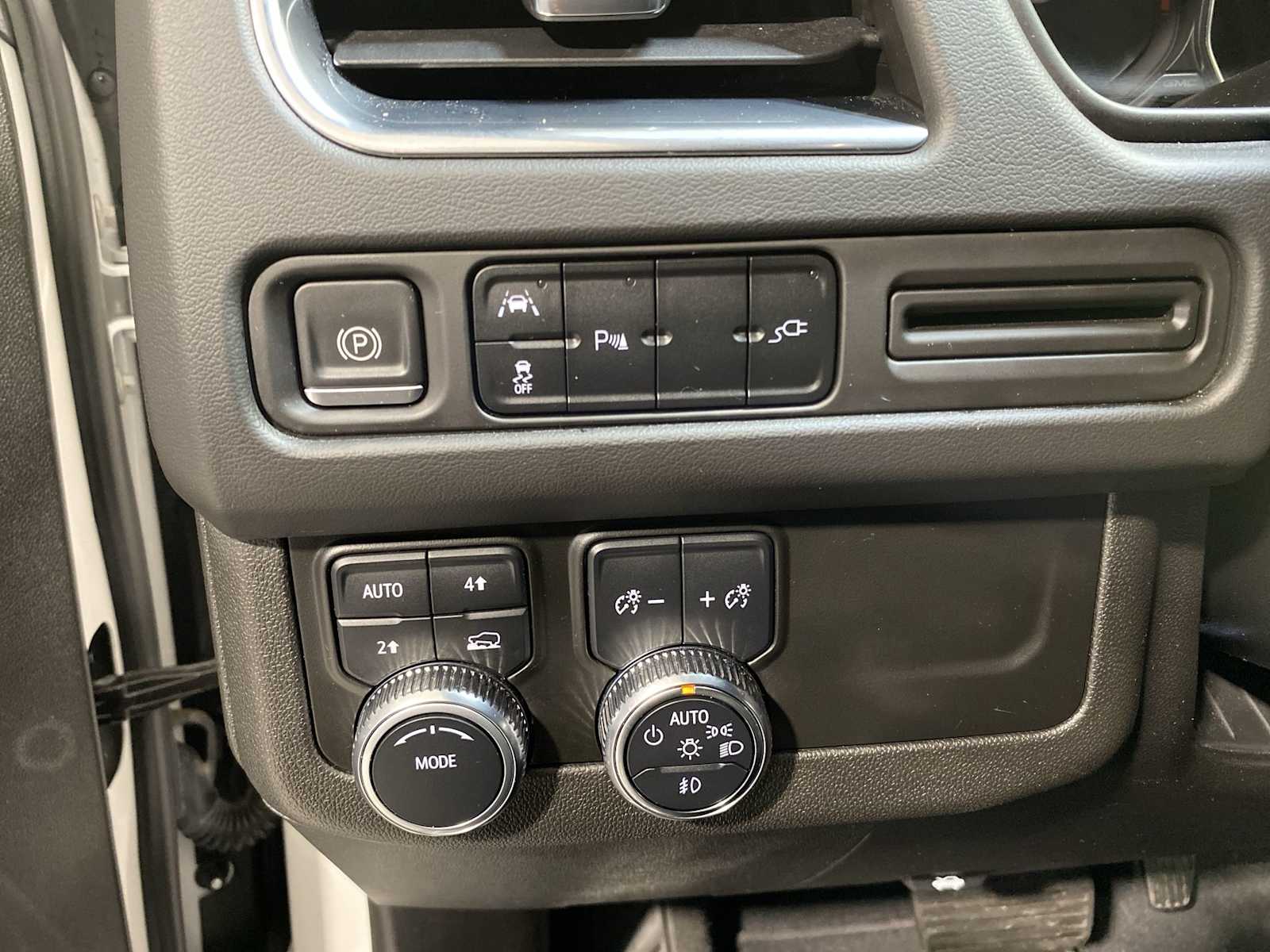 2021 GMC Yukon SLT 23
