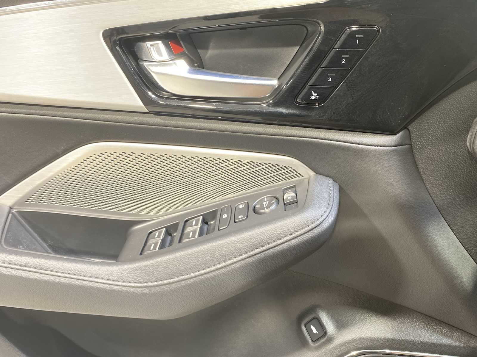 Thumbnail: 2023 Acura MDX - 23