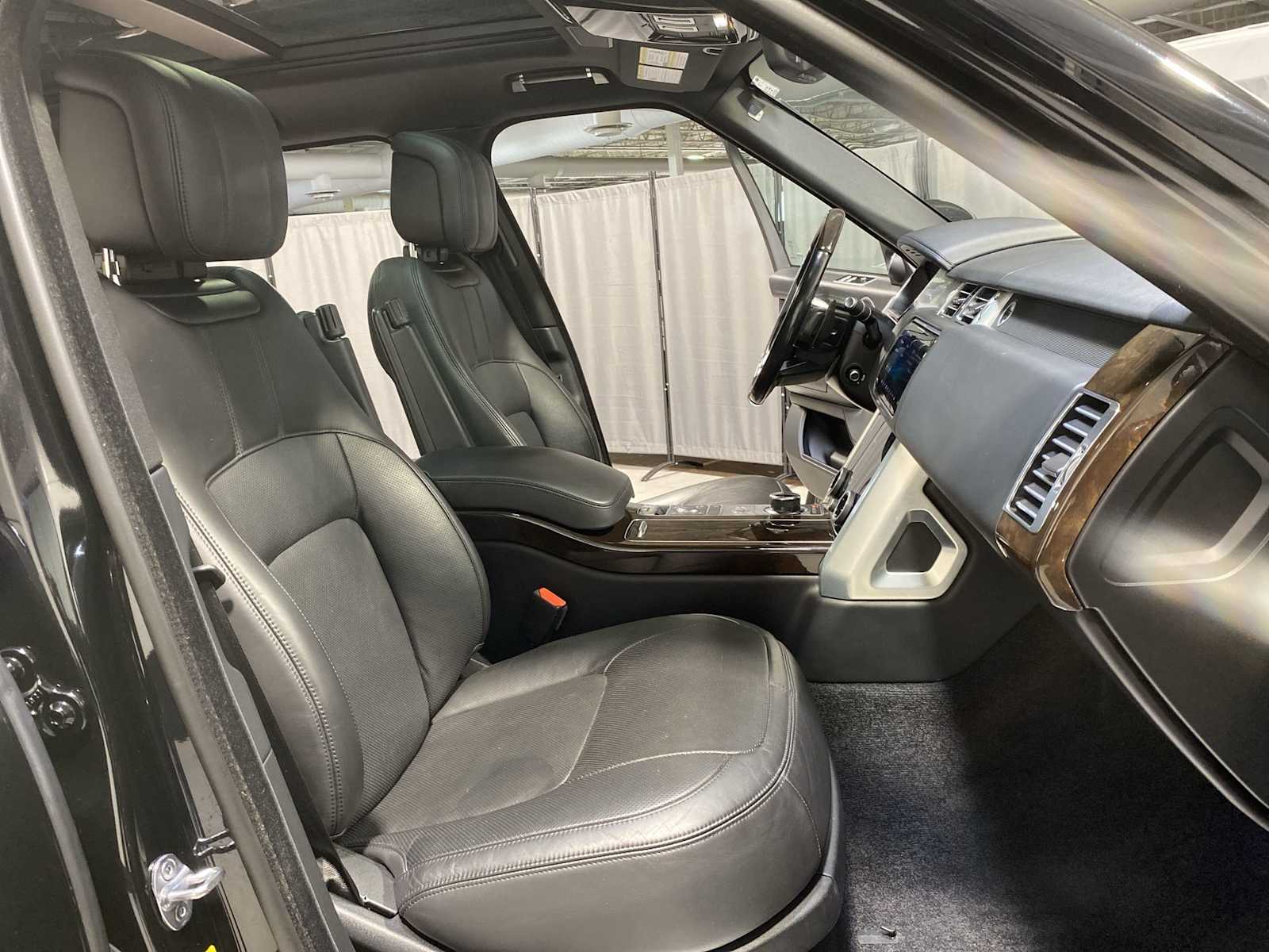 Thumbnail: 2021 Land Rover Range Rover - 14