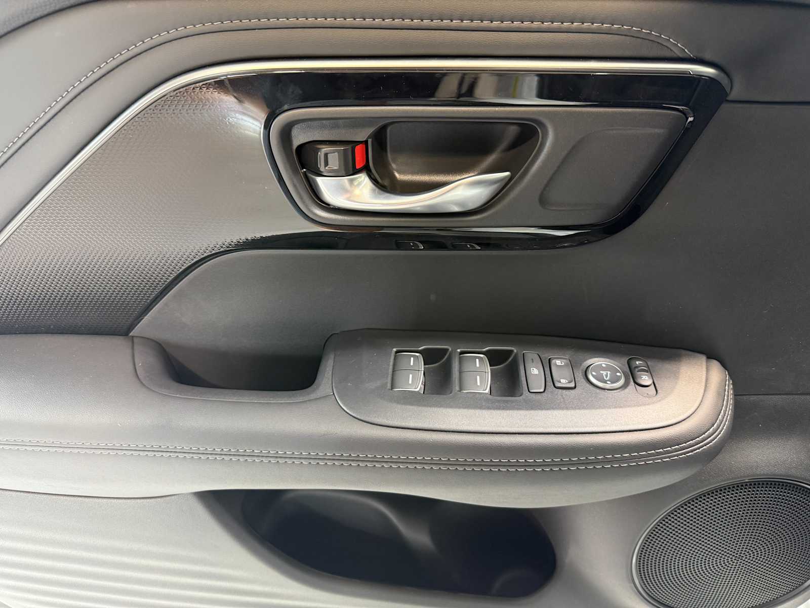 Thumbnail: 2025 Acura ADX - 22