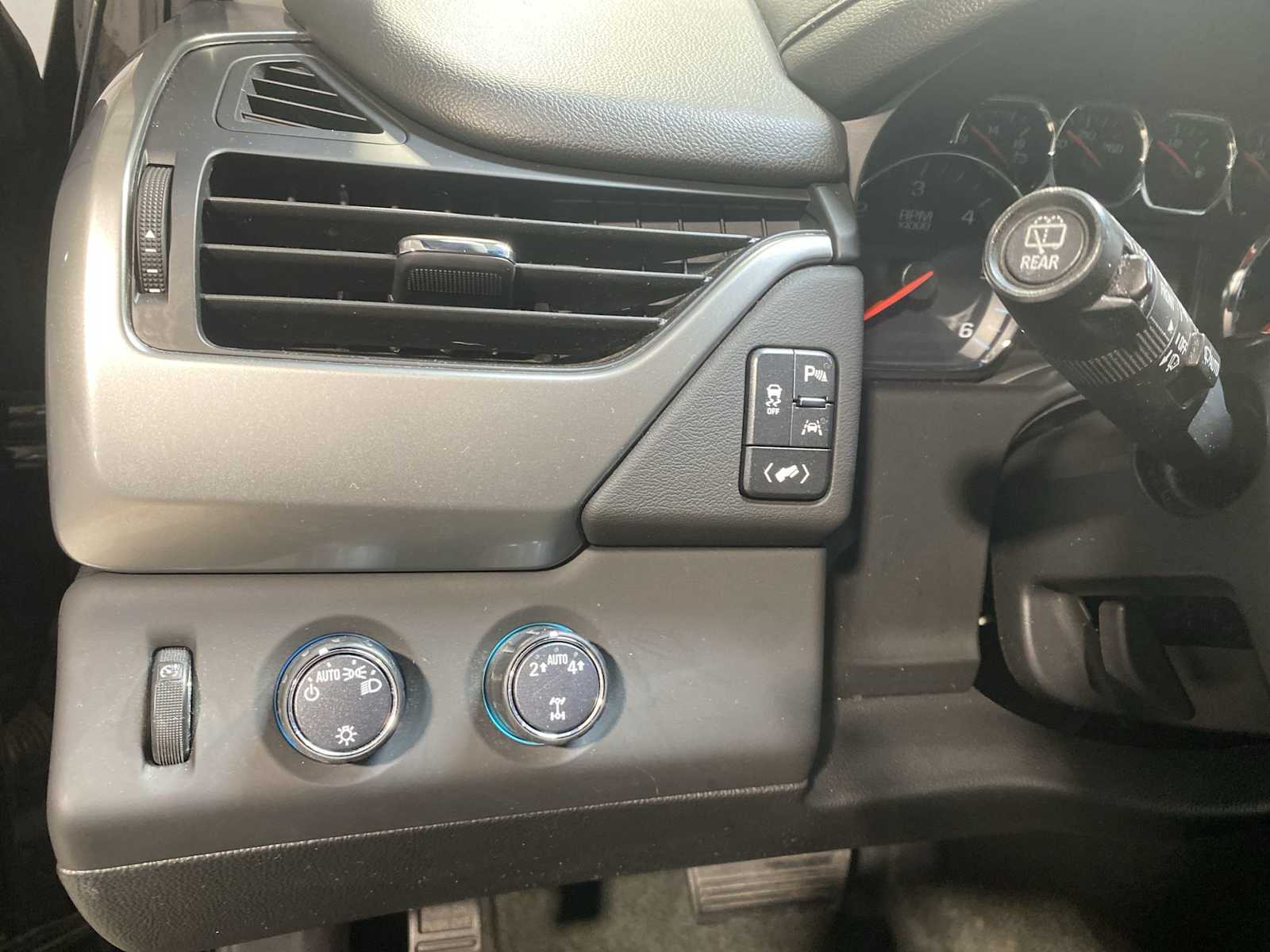 Thumbnail: 2018 Chevrolet Tahoe - 24