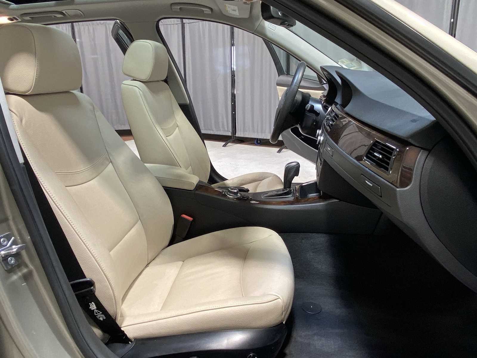 Thumbnail: 2012 BMW 3 Series - 14