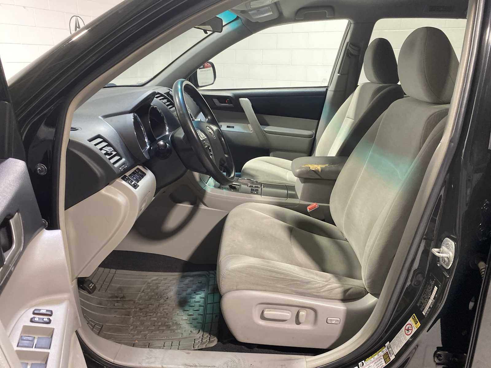 Thumbnail: 2012 Toyota Highlander - 2