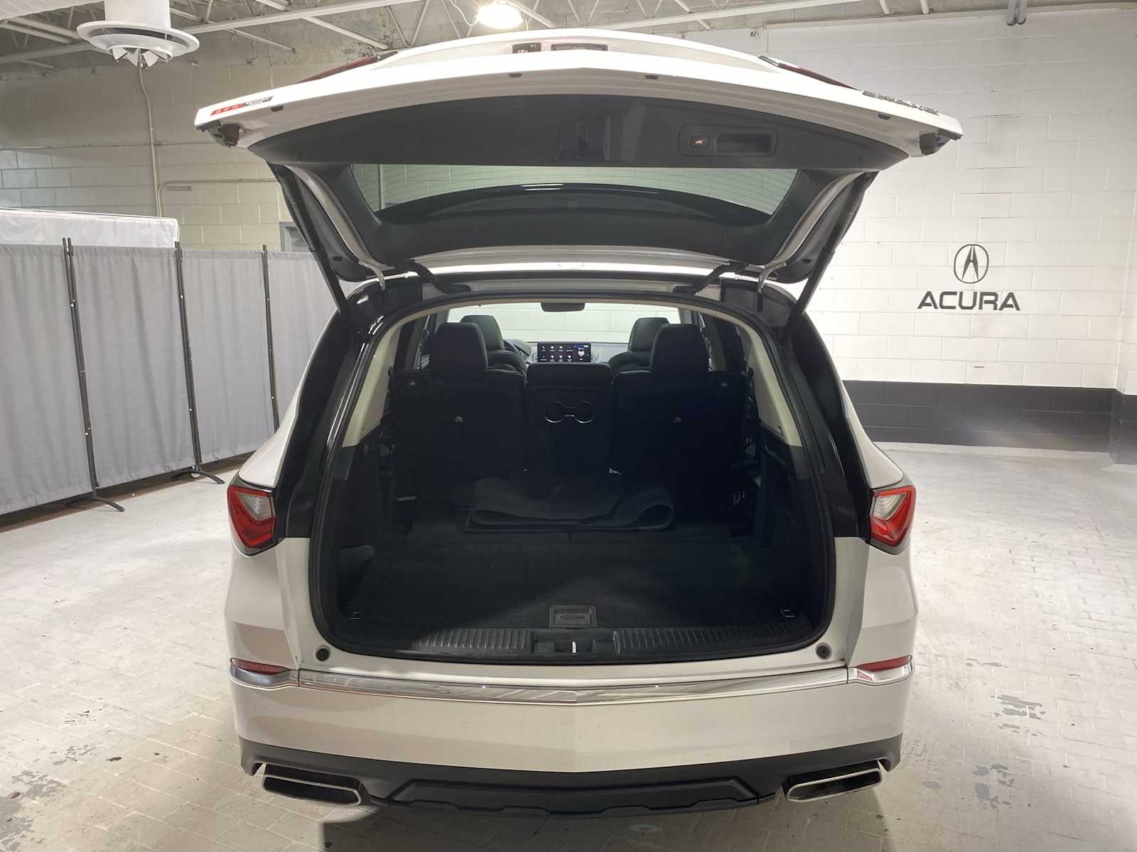 Thumbnail: 2023 Acura MDX - 19