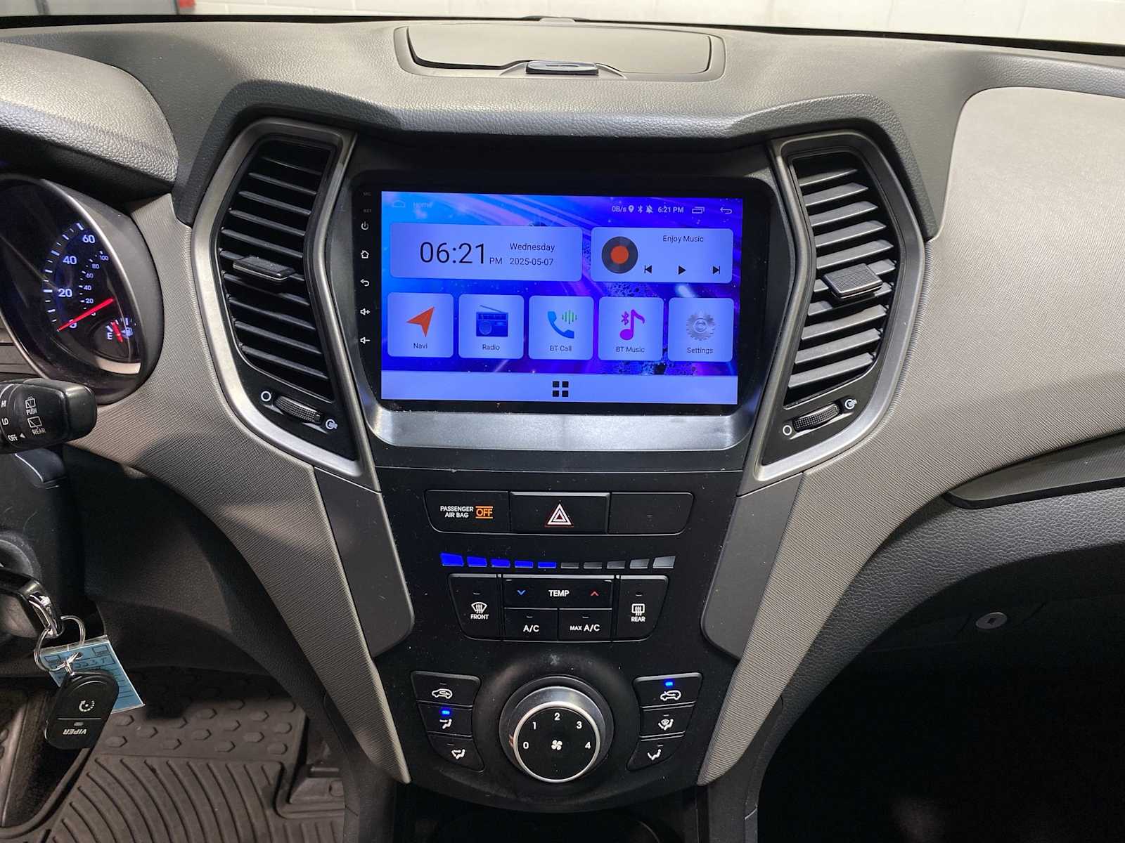 Thumbnail: 2014 Hyundai Santa Fe - 16