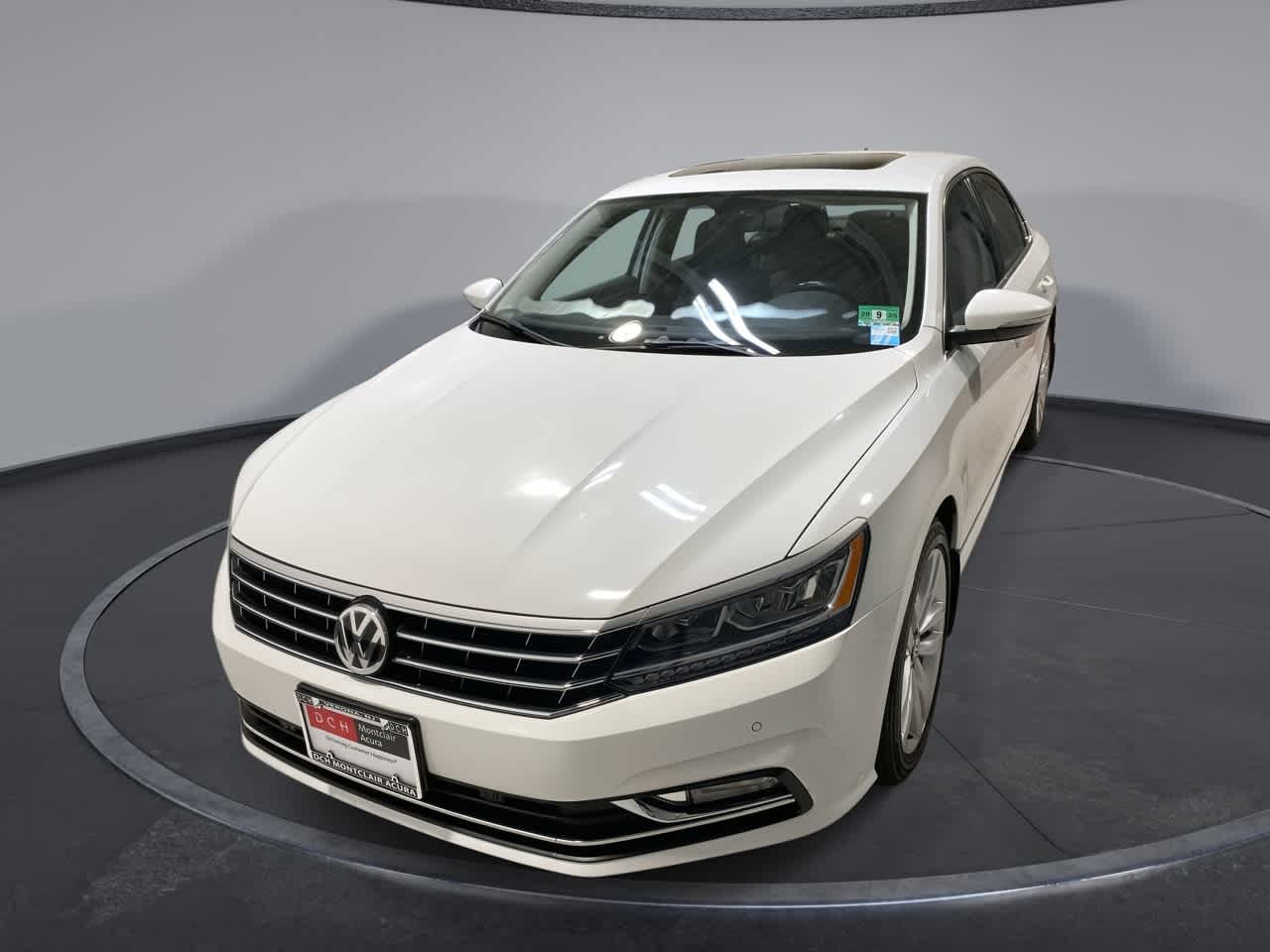 Thumbnail: 2017 Volkswagen Passat - 1