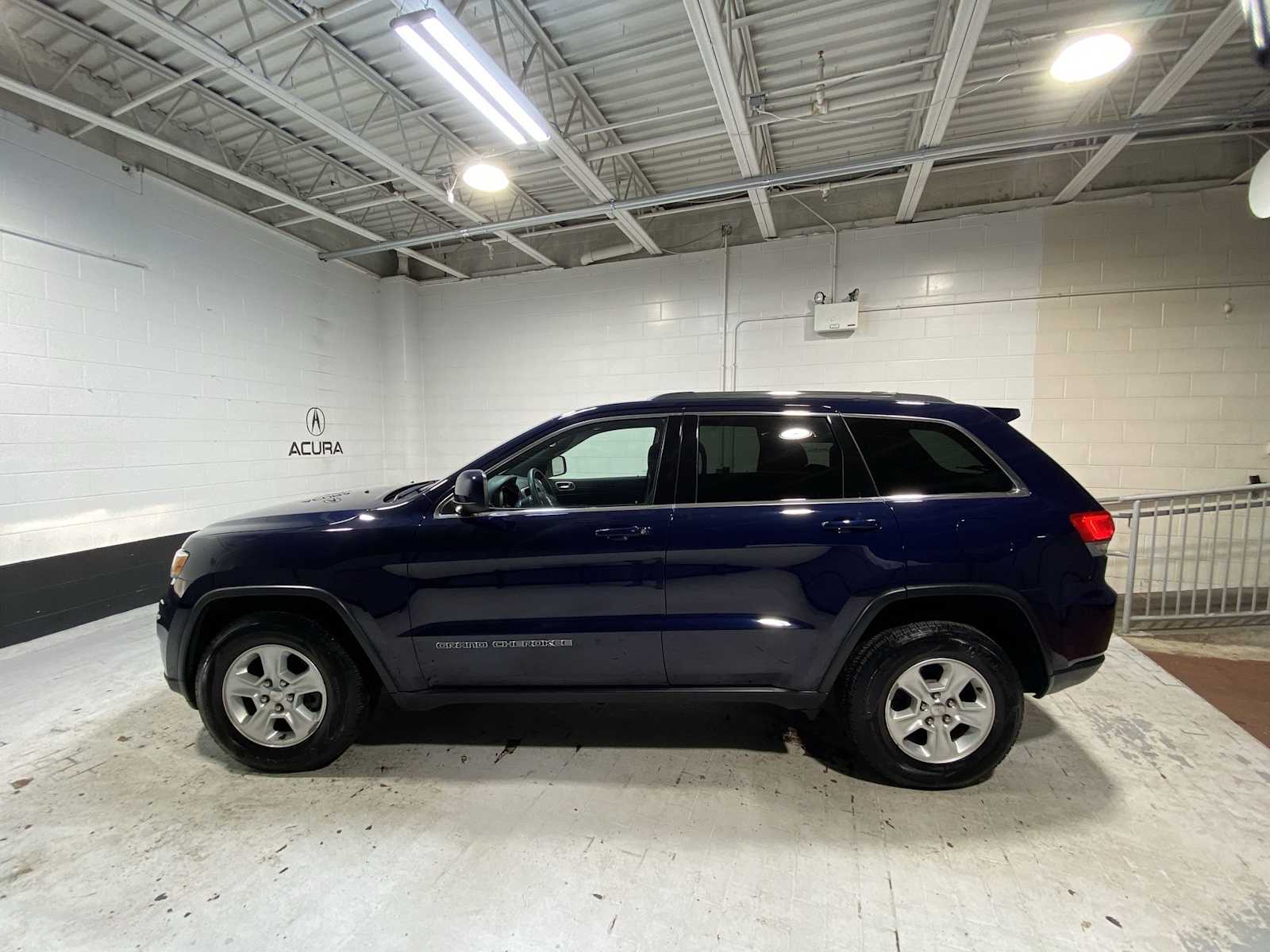 Thumbnail: 2017 Jeep Grand Cherokee - 3