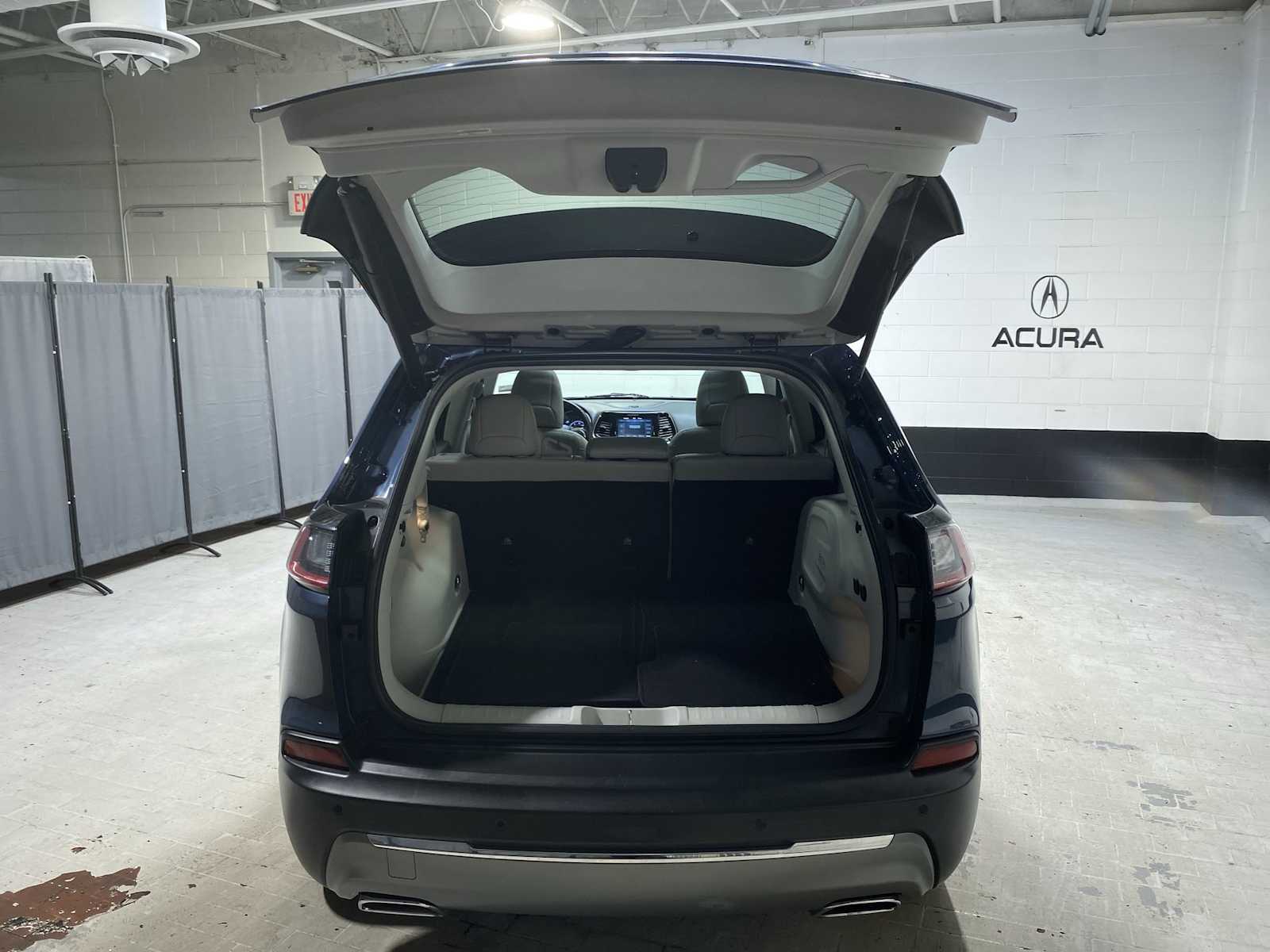 Thumbnail: 2020 Jeep Cherokee - 19