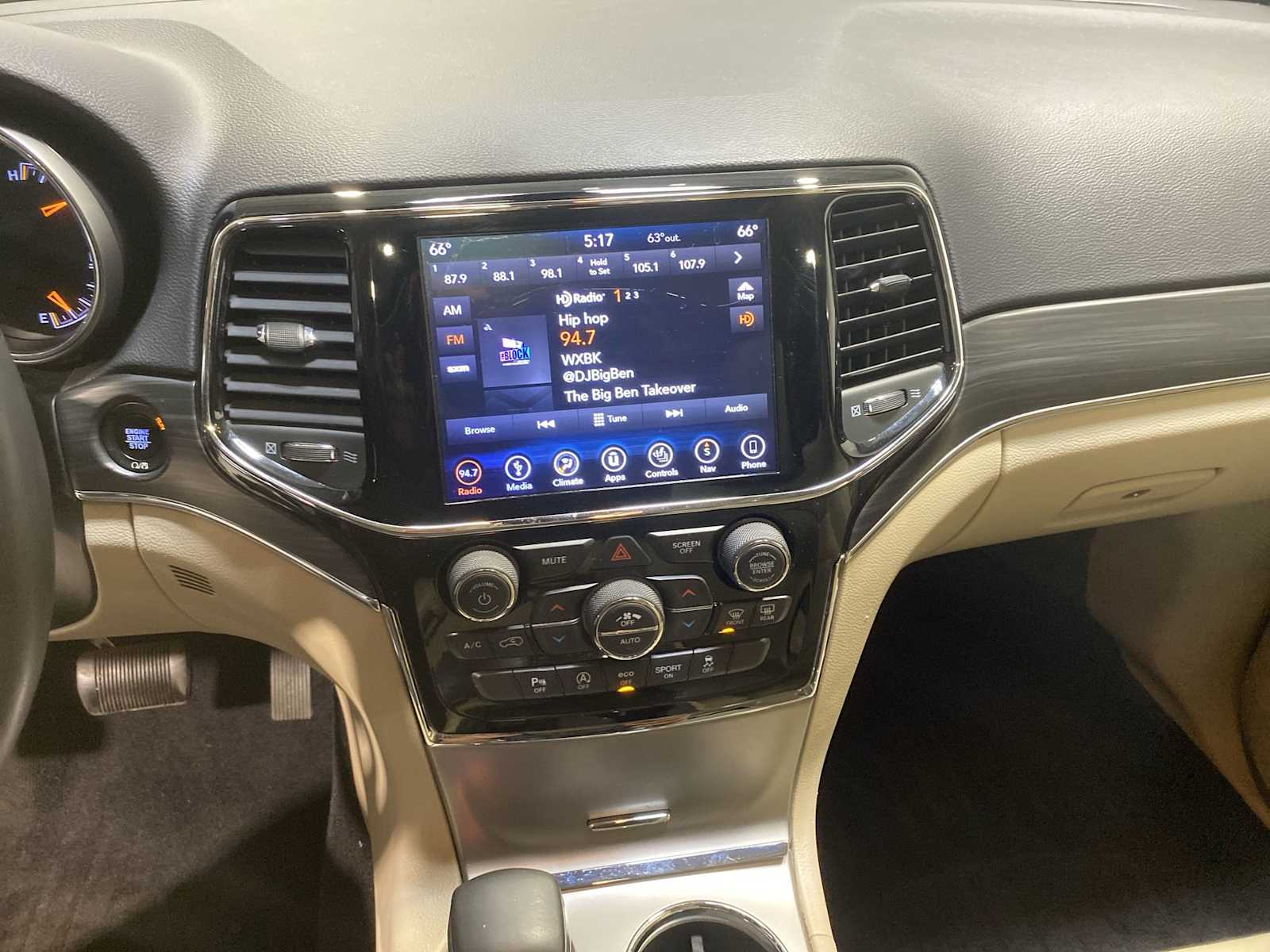 Thumbnail: 2019 Jeep Grand Cherokee - 16