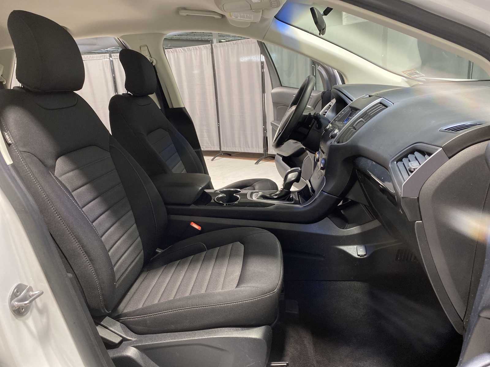 Thumbnail: 2016 Ford Edge - 14