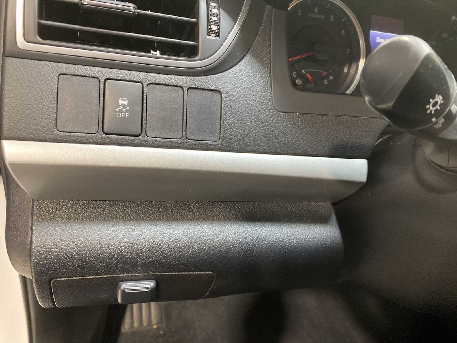 Thumbnail: 2015 Toyota Camry - 24