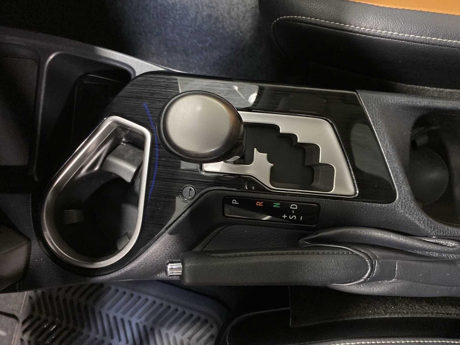 Thumbnail: 2018 Toyota RAV4 - 17