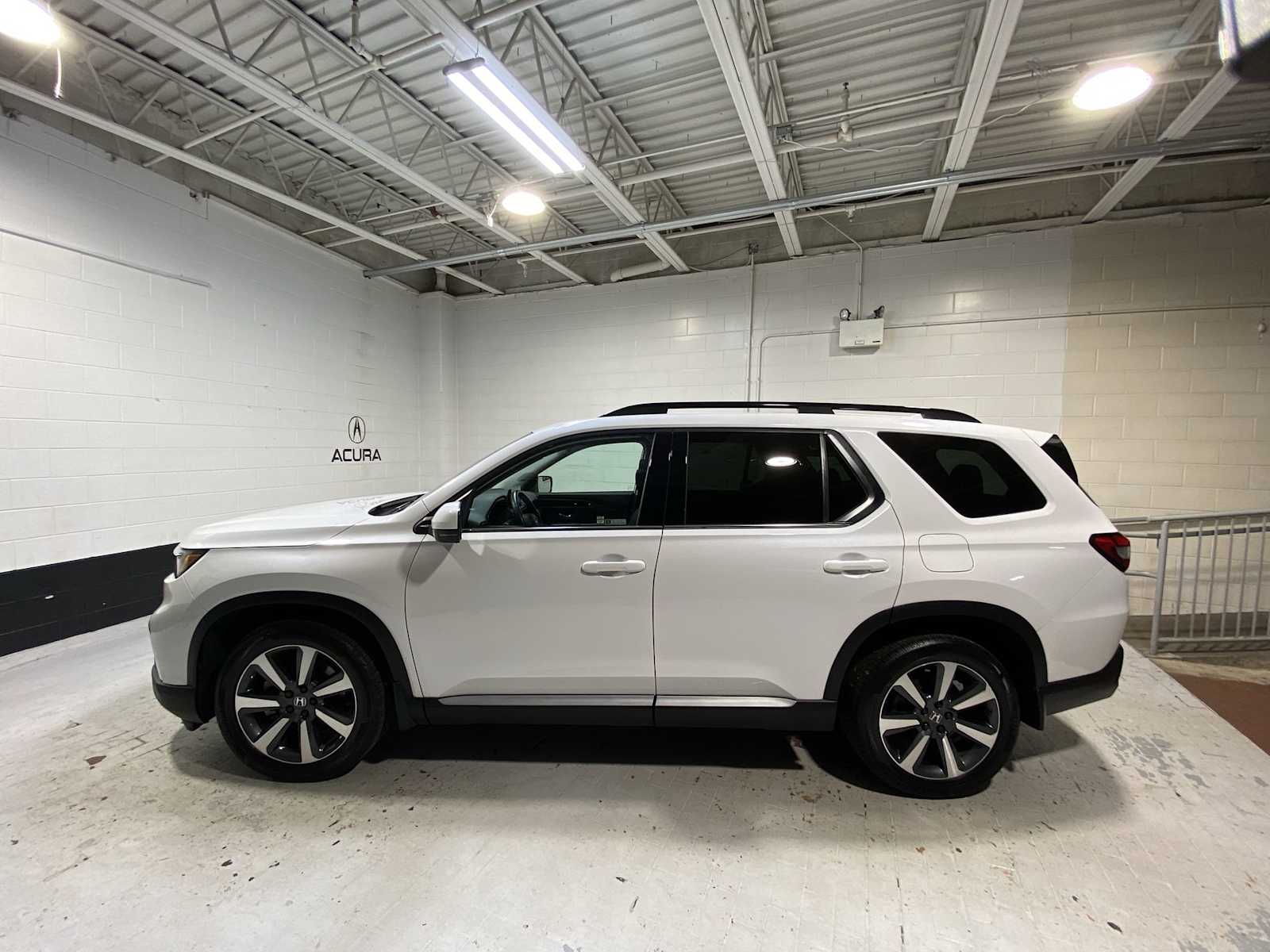 2023 Honda Pilot Touring photo 3