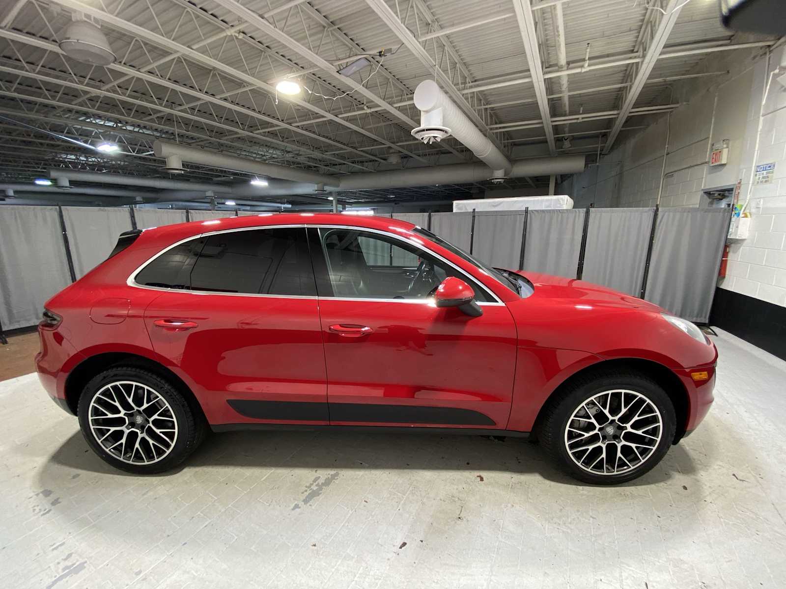 Thumbnail: 2017 Porsche Macan - 27
