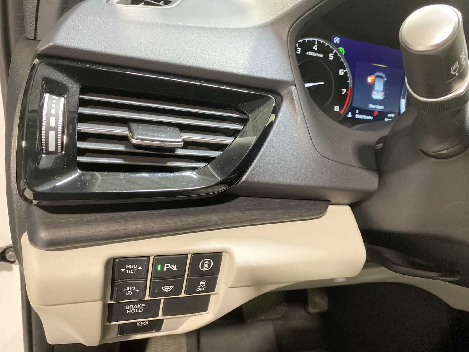 Thumbnail: 2025 Acura RDX - 24