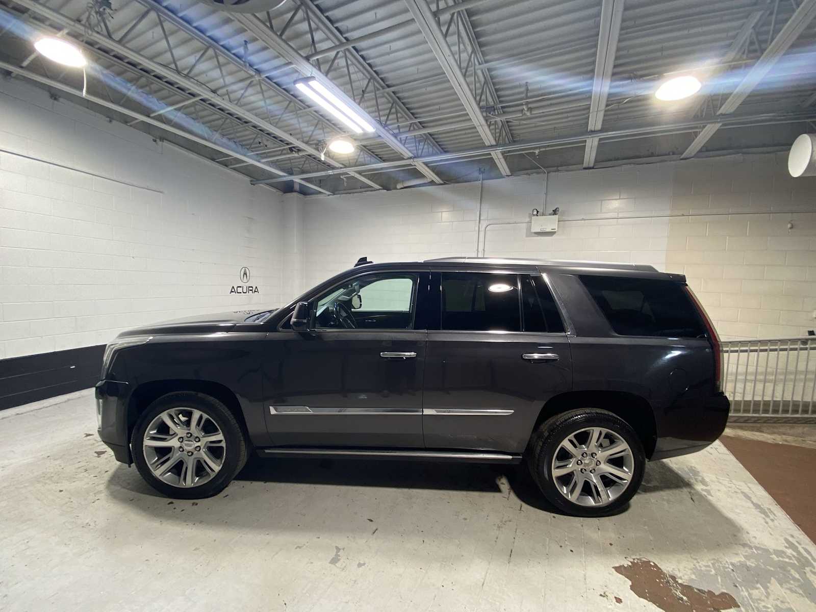 Thumbnail: 2015 Cadillac Escalade - 3