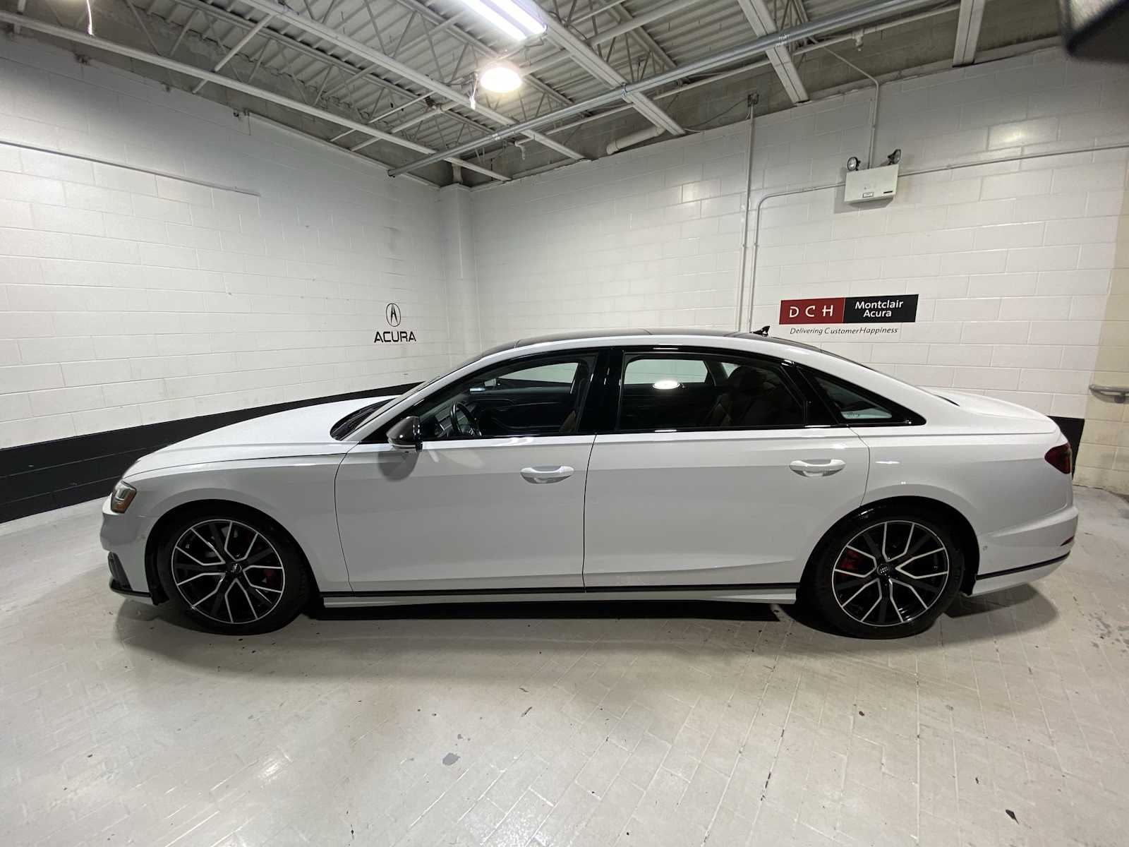 Thumbnail: 2020 Audi S8 - 3