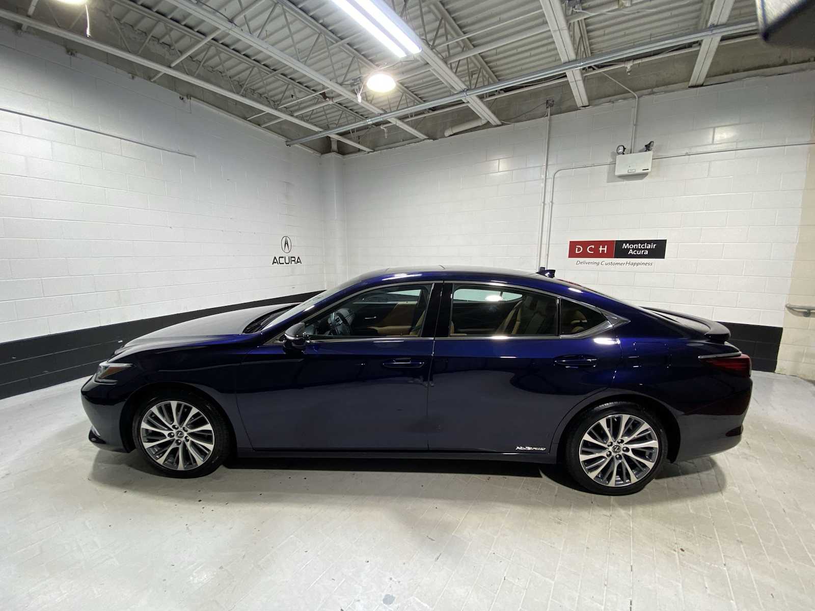 Thumbnail: 2021 Lexus ES - 3