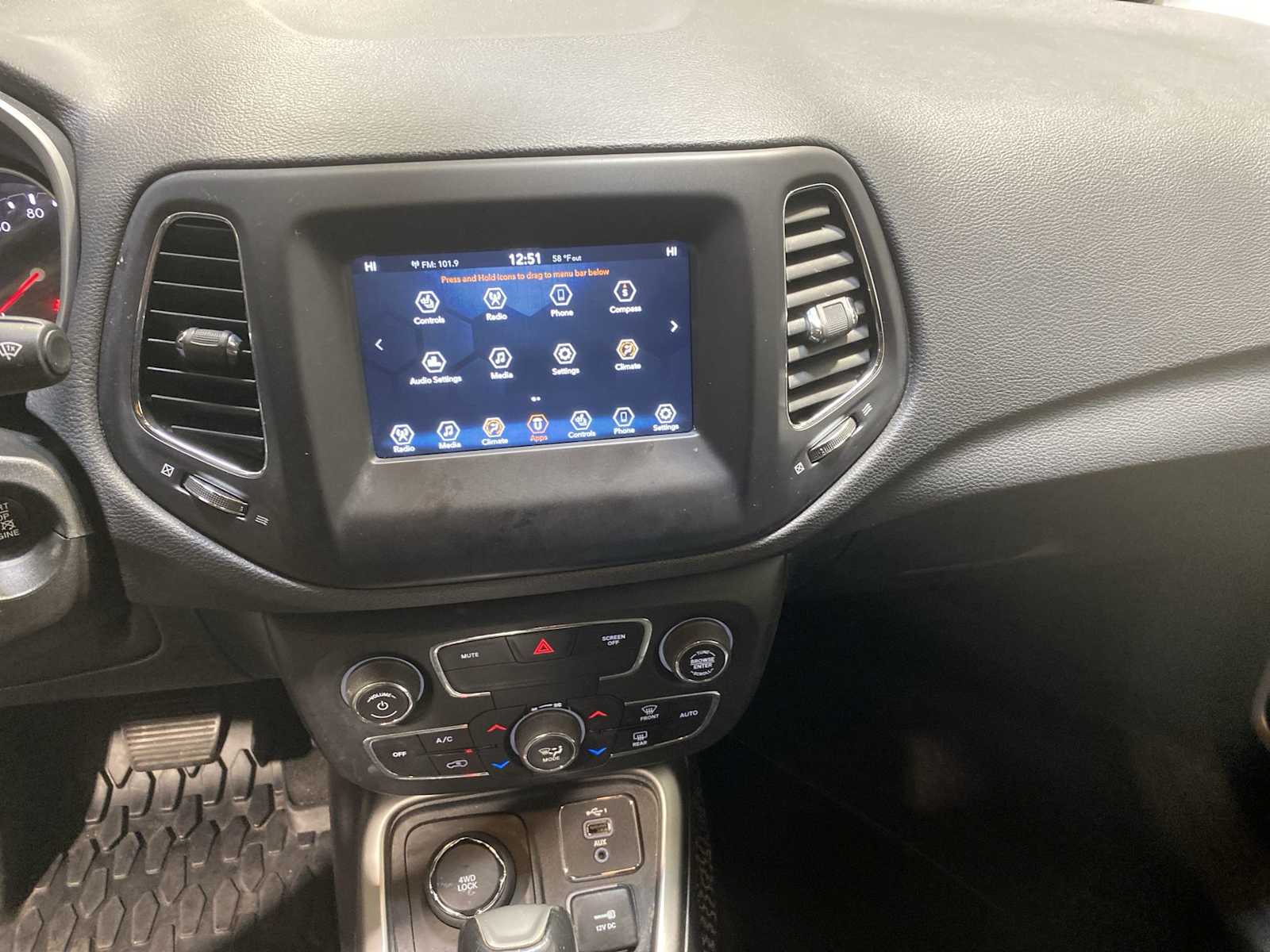 Thumbnail: 2019 Jeep Compass - 16