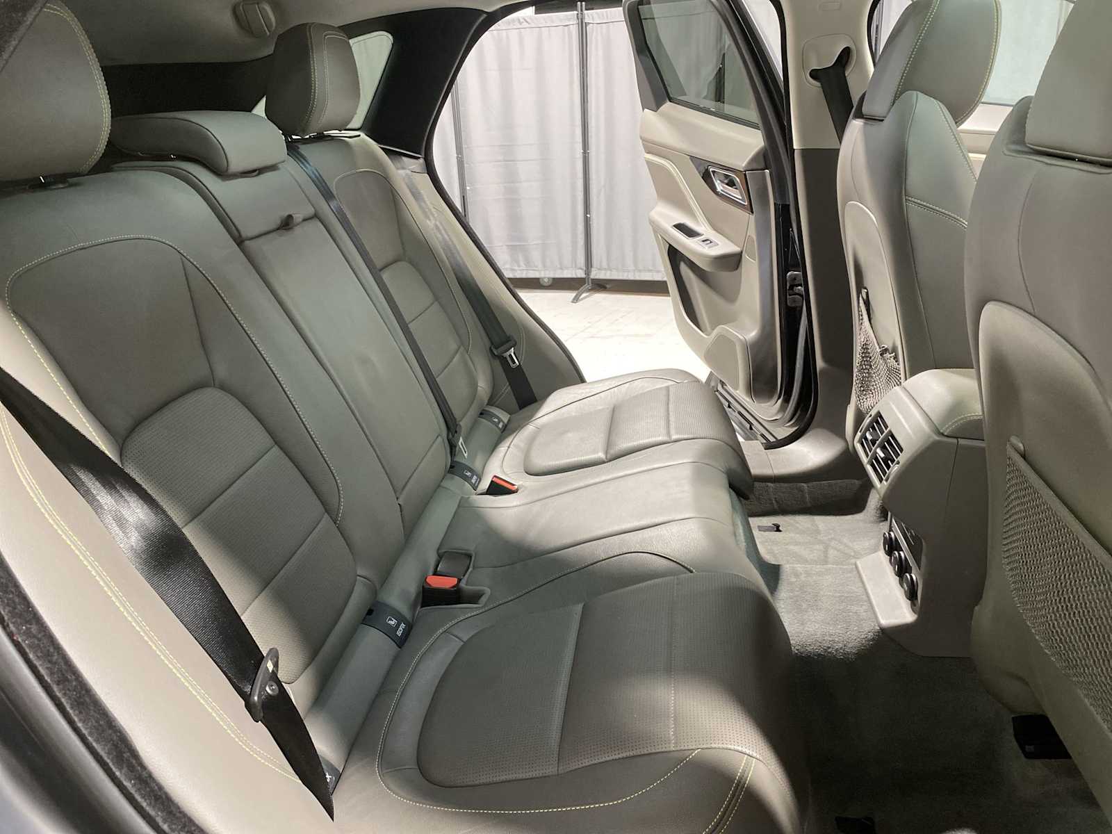 Thumbnail: 2017 Jaguar F-Pace - 13