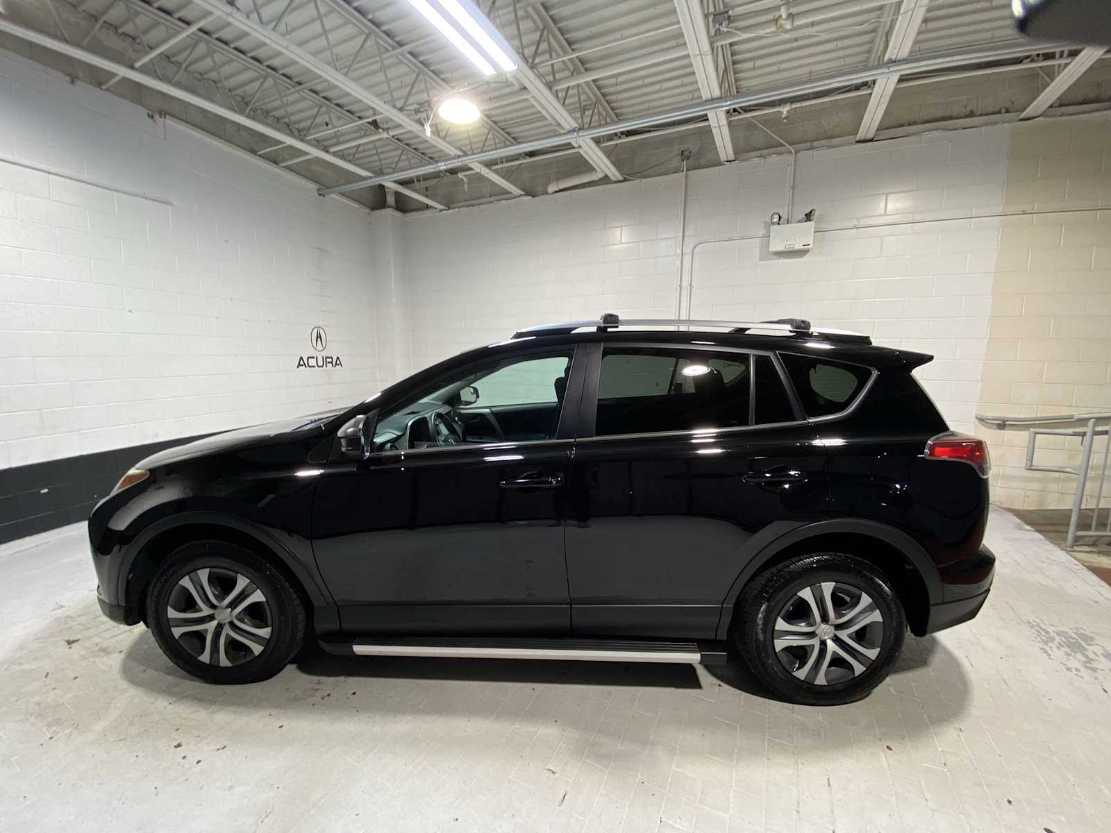 Thumbnail: 2017 Toyota RAV4 - 3