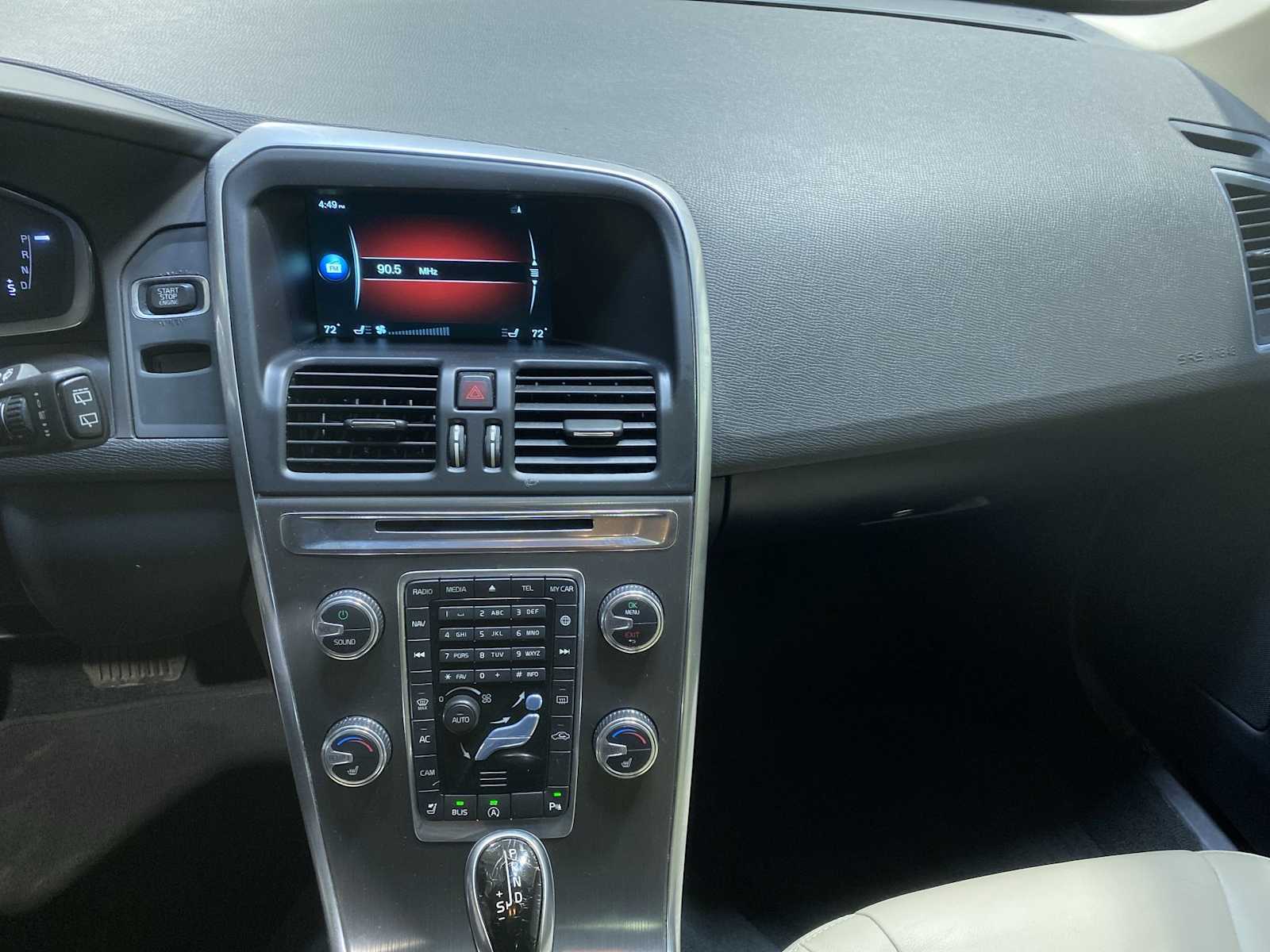 Thumbnail: 2016 Volvo XC60 - 16