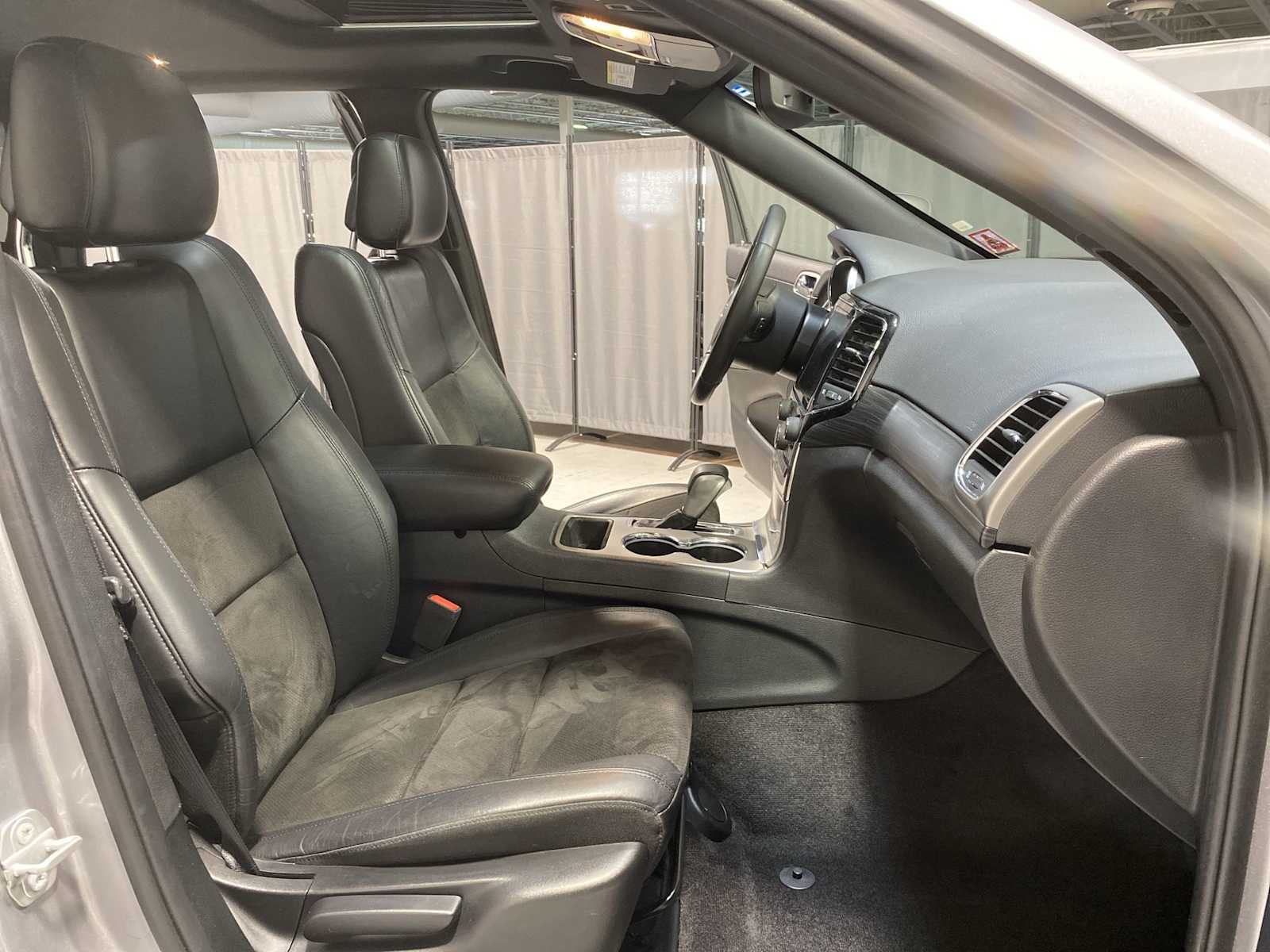 Thumbnail: 2019 Jeep Grand Cherokee - 14