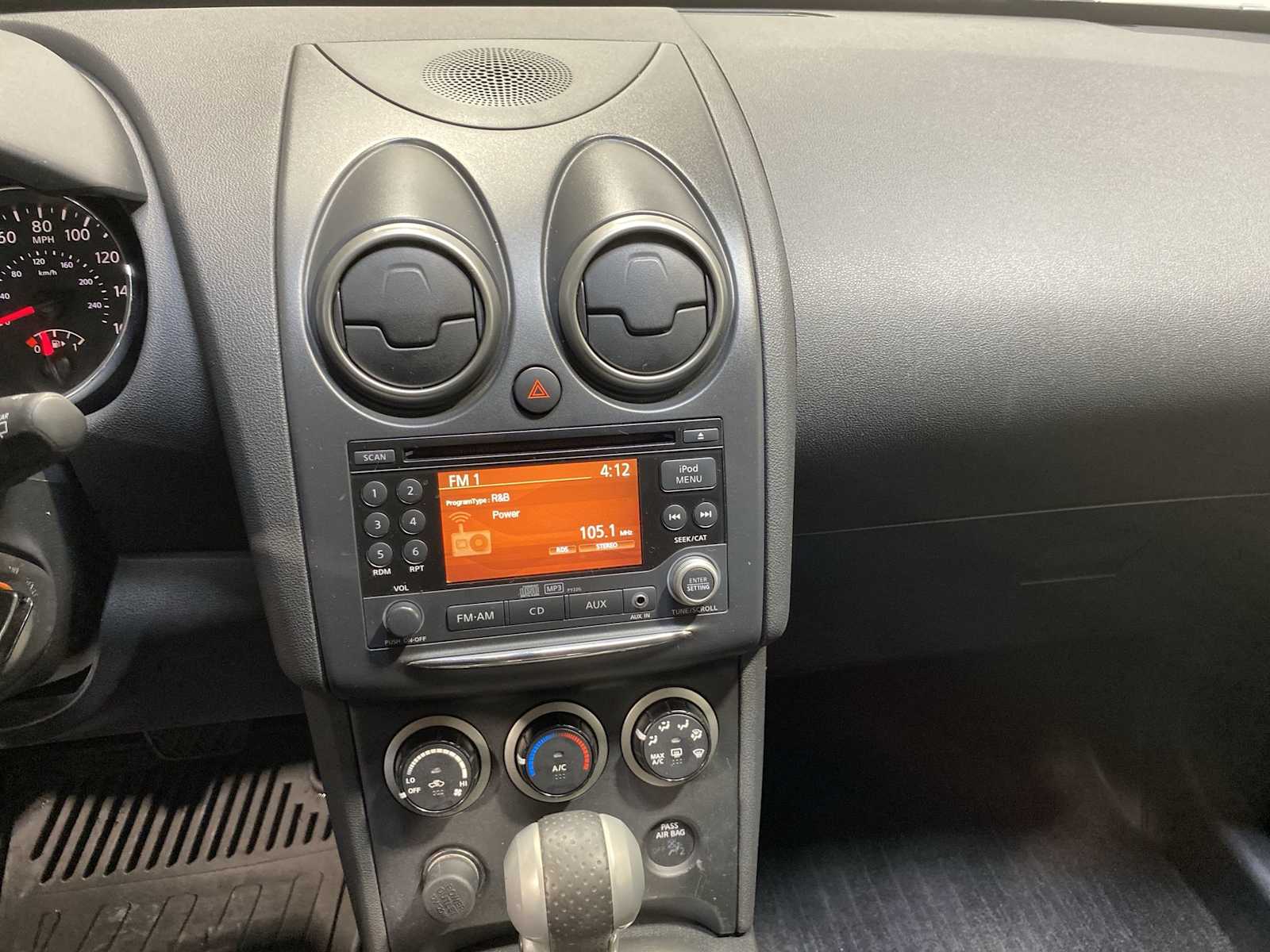 Thumbnail: 2011 Nissan Rogue - 16
