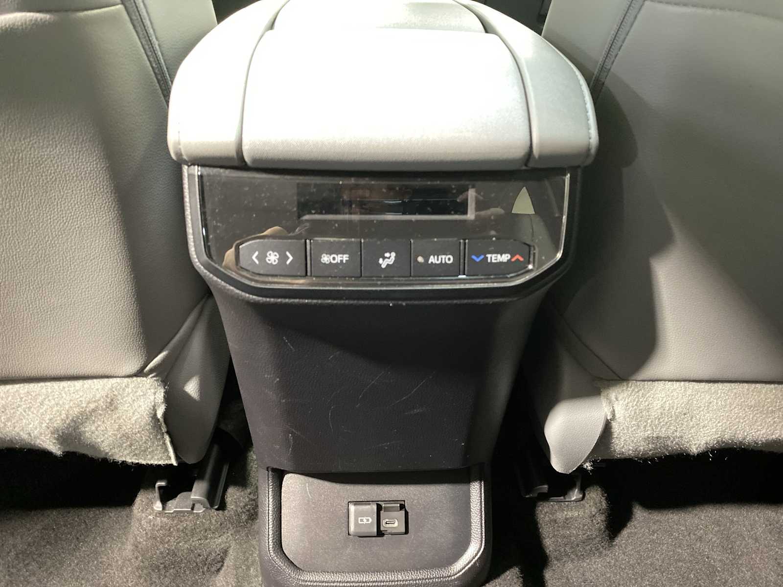 Thumbnail: 2023 Toyota Highlander - 25