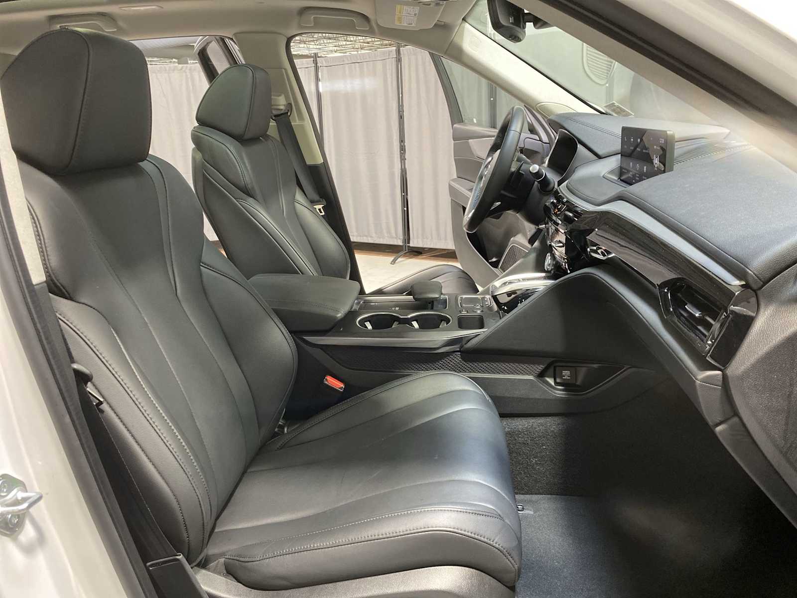 Thumbnail: 2023 Acura MDX - 14