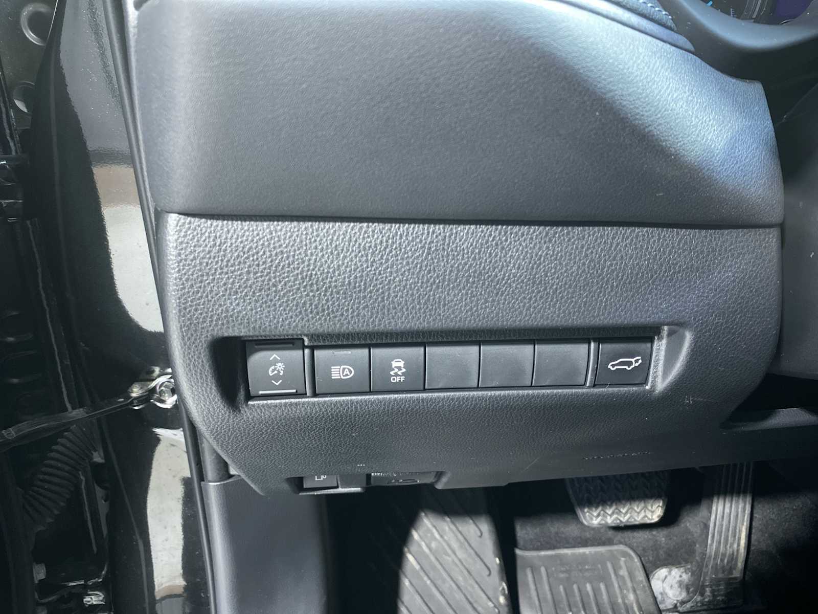 Thumbnail: 2022 Toyota Venza - 23