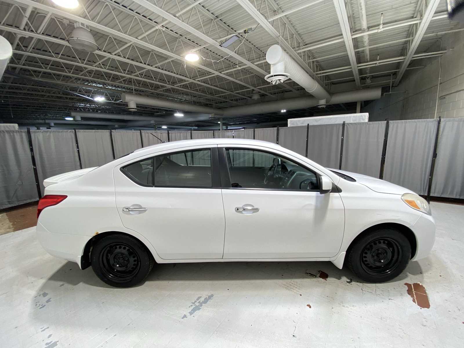 Thumbnail: 2013 Nissan Versa - 27
