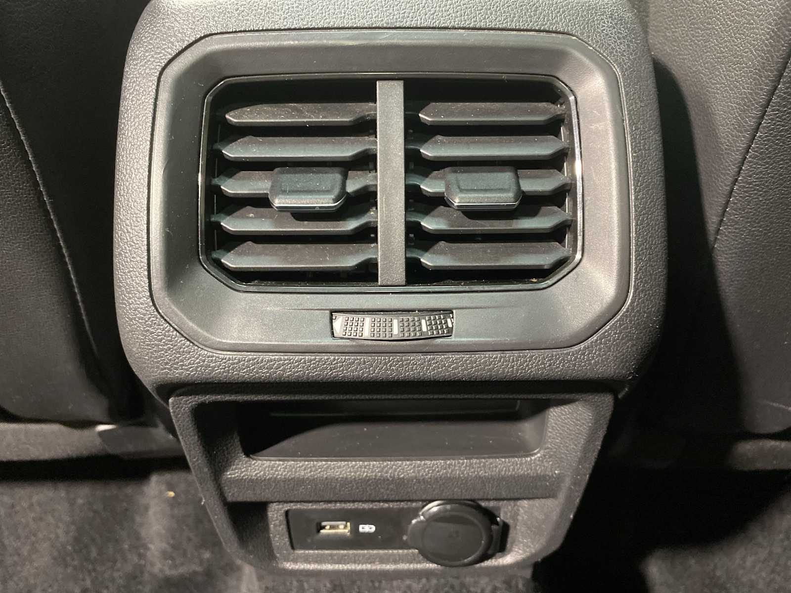 Thumbnail: 2020 Volkswagen Tiguan - 25