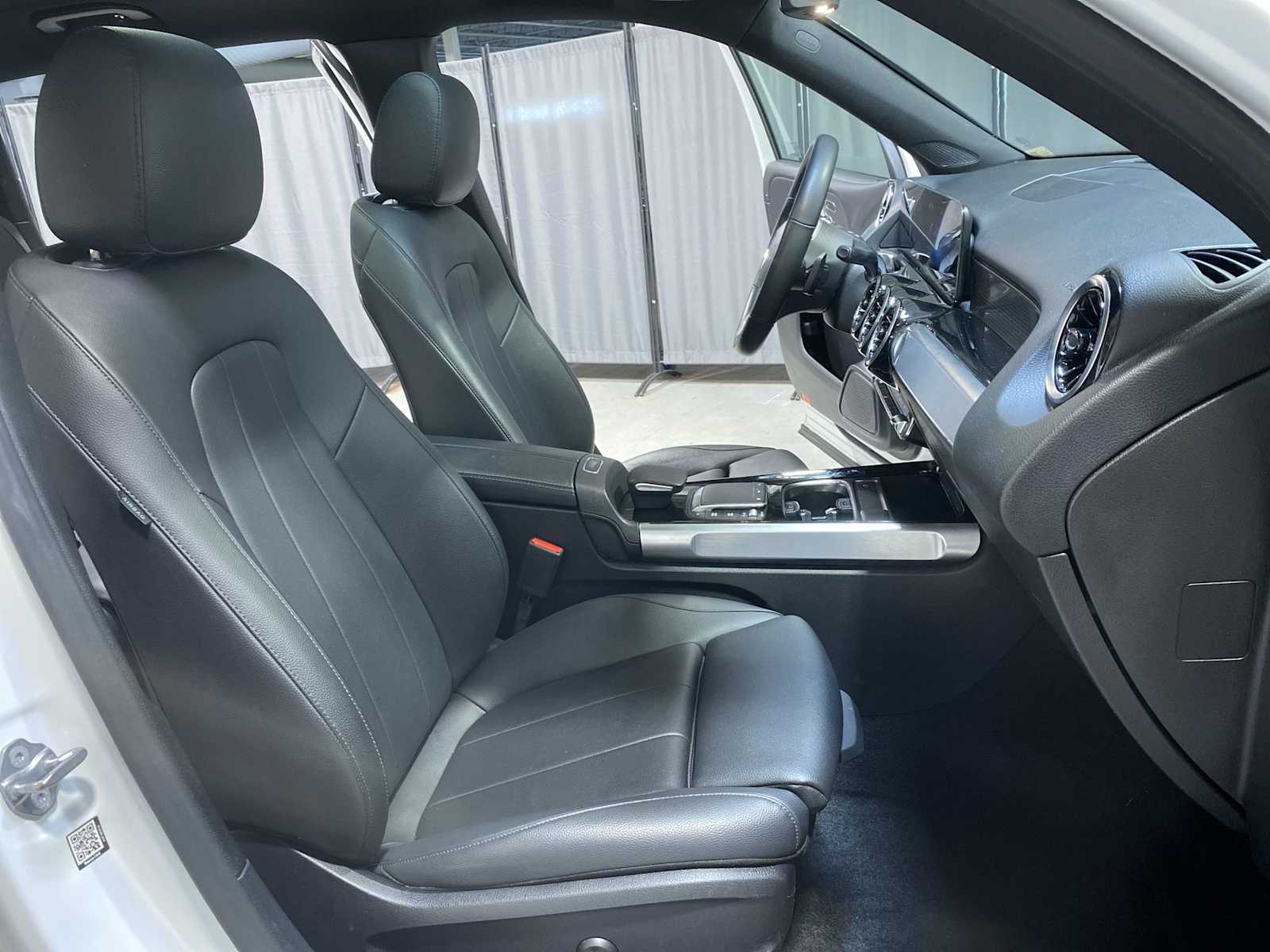 Thumbnail: 2021 Mercedes-Benz GLB - 14