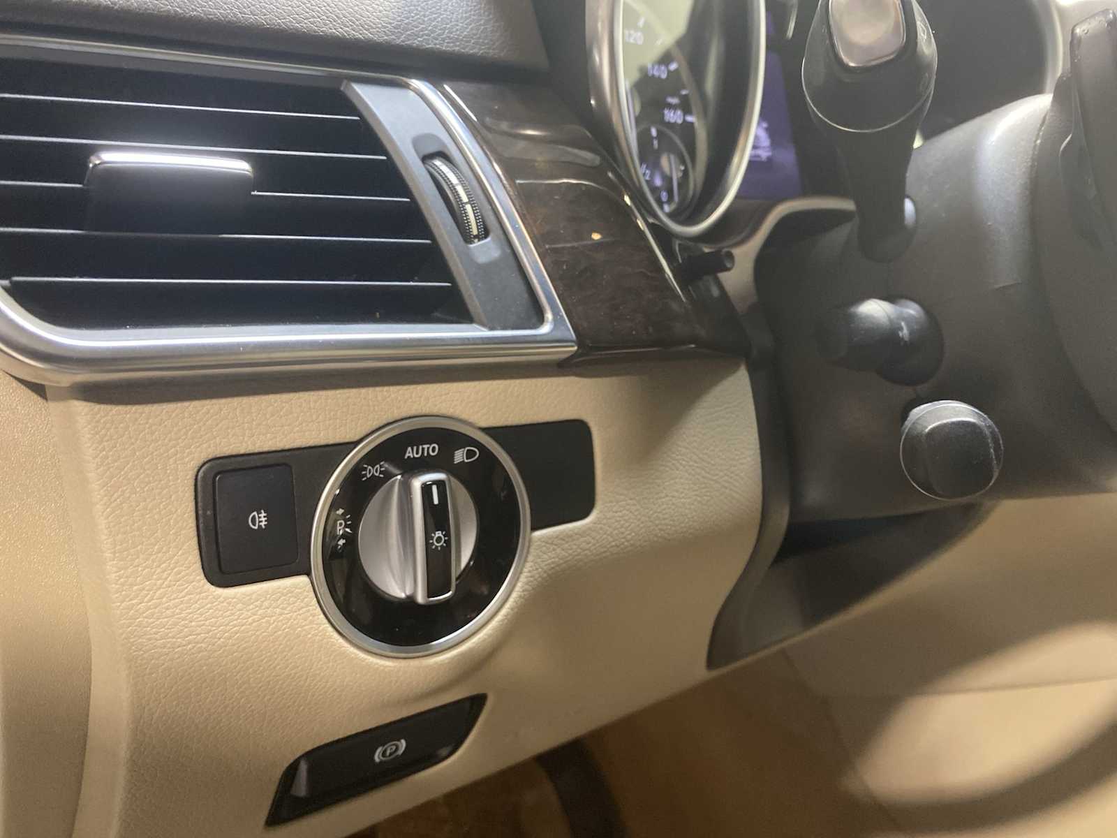 Thumbnail: 2014 Mercedes-Benz M-Class - 23